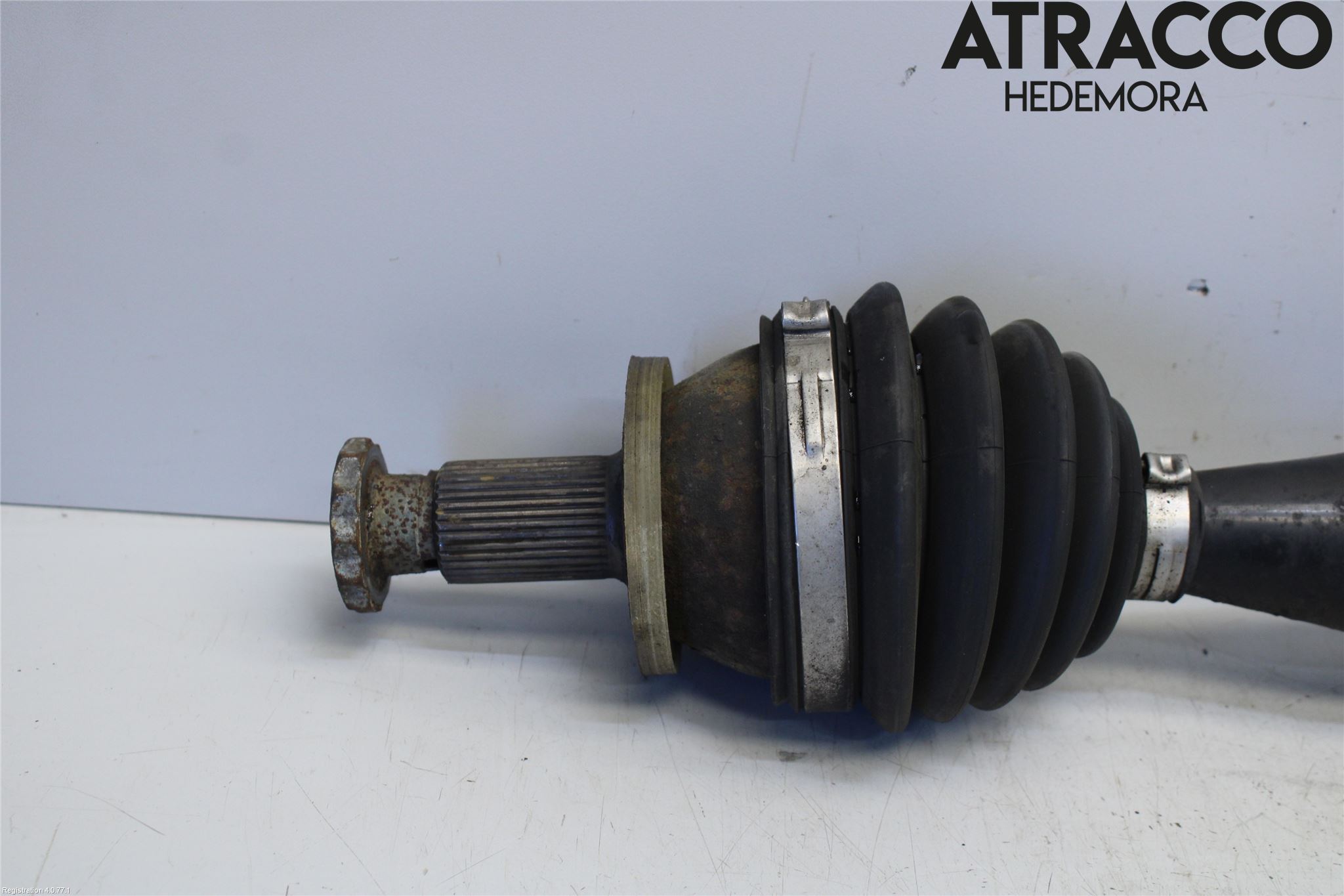 Volkswagen VW POLO 05-09 Drivaxel Fram Höger