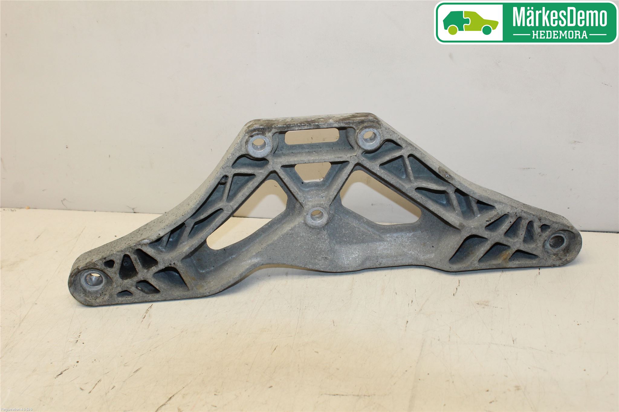 Audi A6/S6     05-11 Bakaxel Fäste