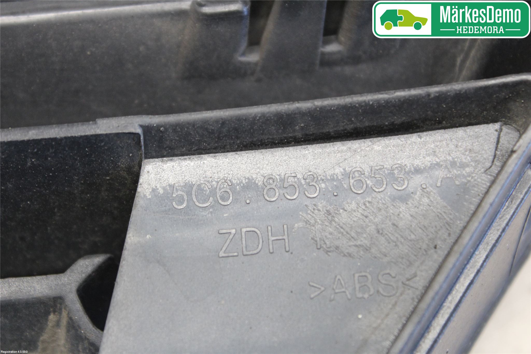 Volkswagen VW JETTA VI 11- Grill Komp