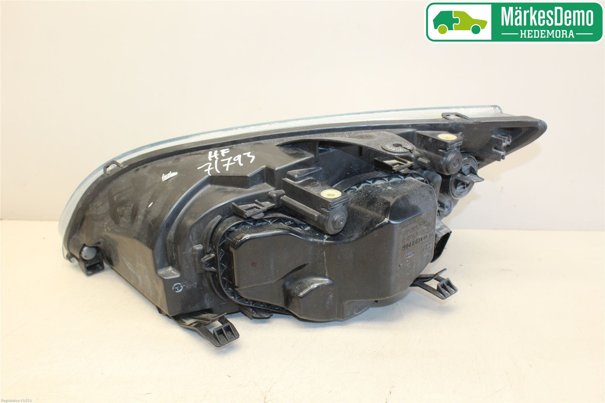 Ford FOCUS 04-07 Strålkastare Höger