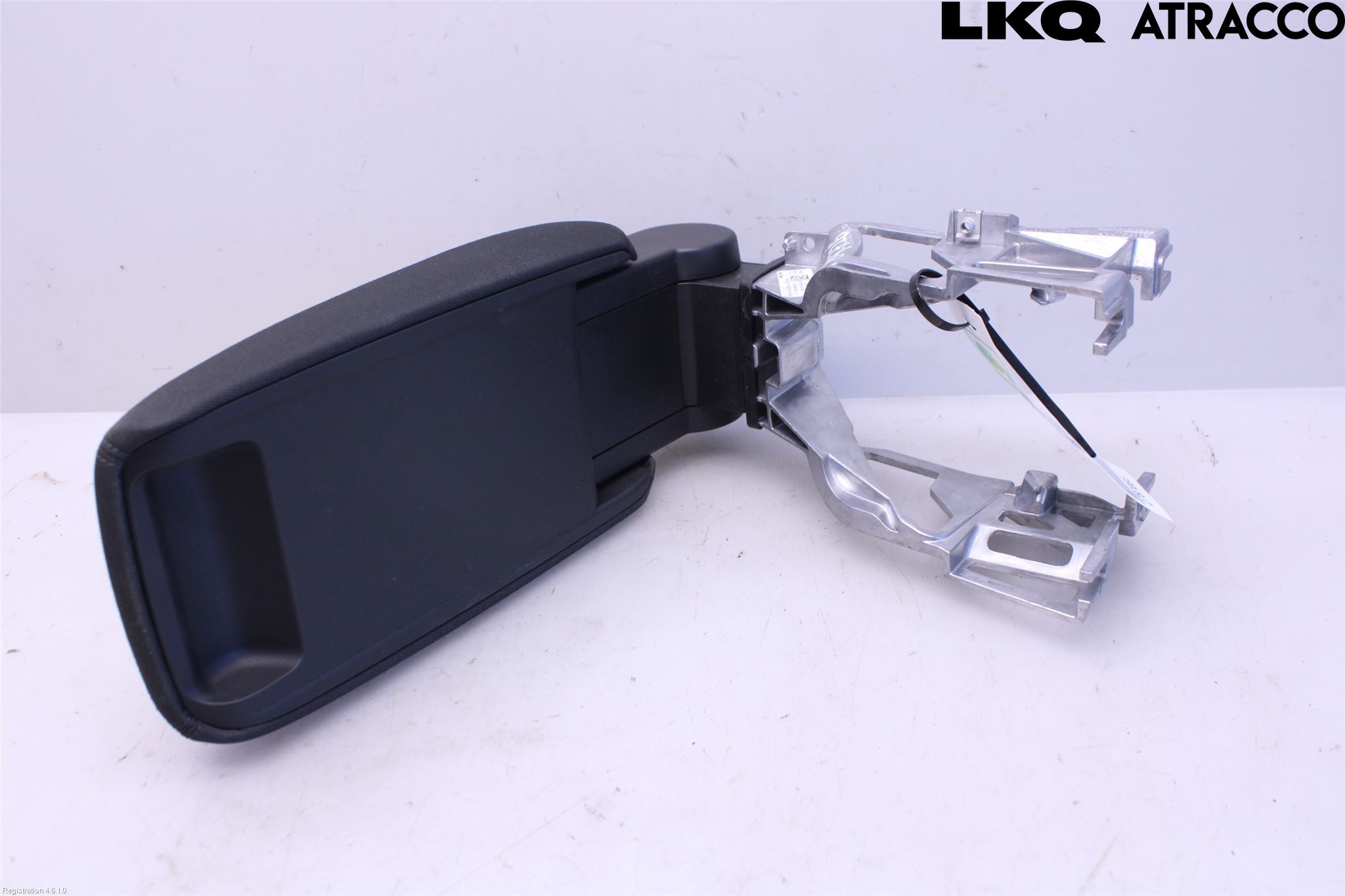 Audi Q3 F3 19- Inredning Armstöd