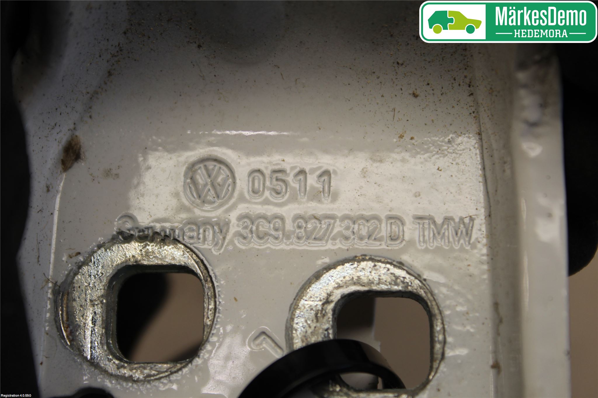 Volkswagen VW PASSAT 11-14 Bakluckegångjärn Hö