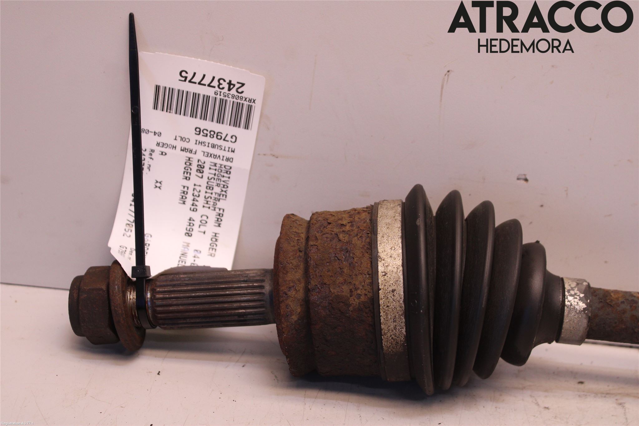 Mitsubishi COLT   04-08 Drivaxel Fram Höger