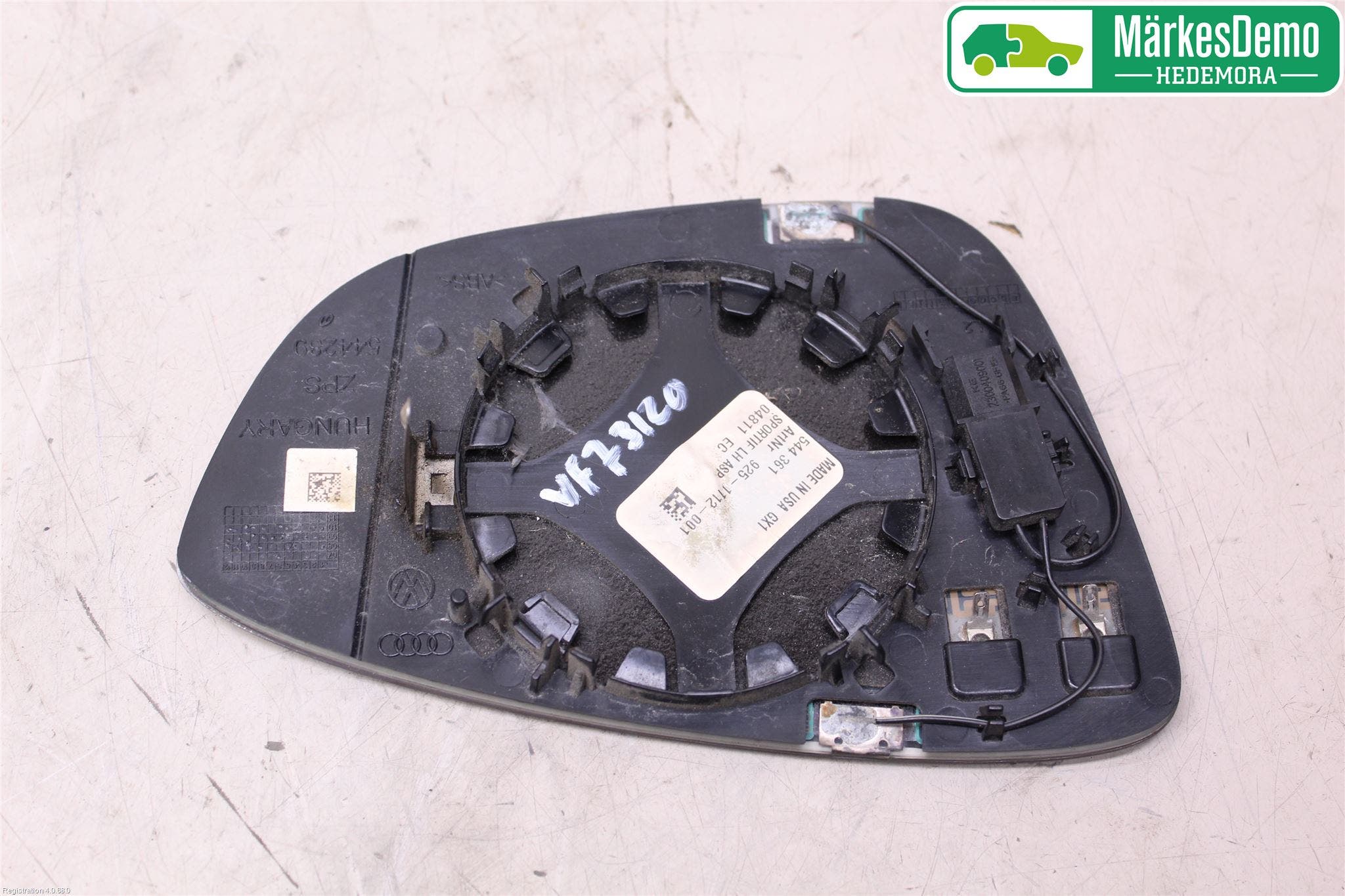 Volkswagen VW PASSAT 11-14 Spegelglas Vä