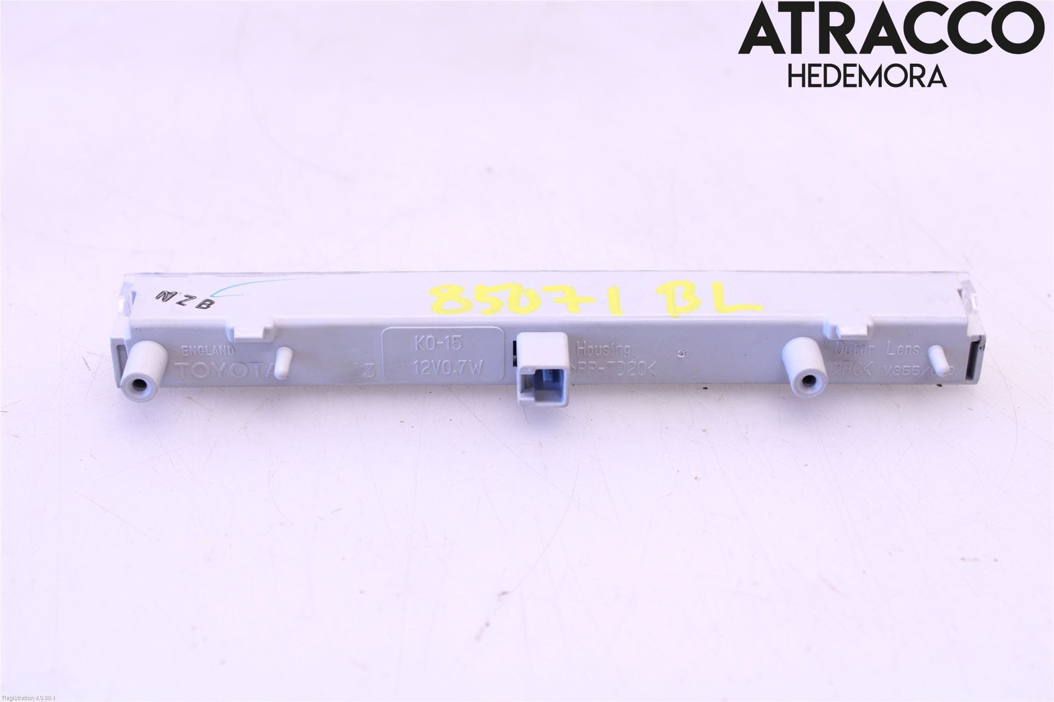 Toyota YARIS XP21 20- Bromsljus Bakruta