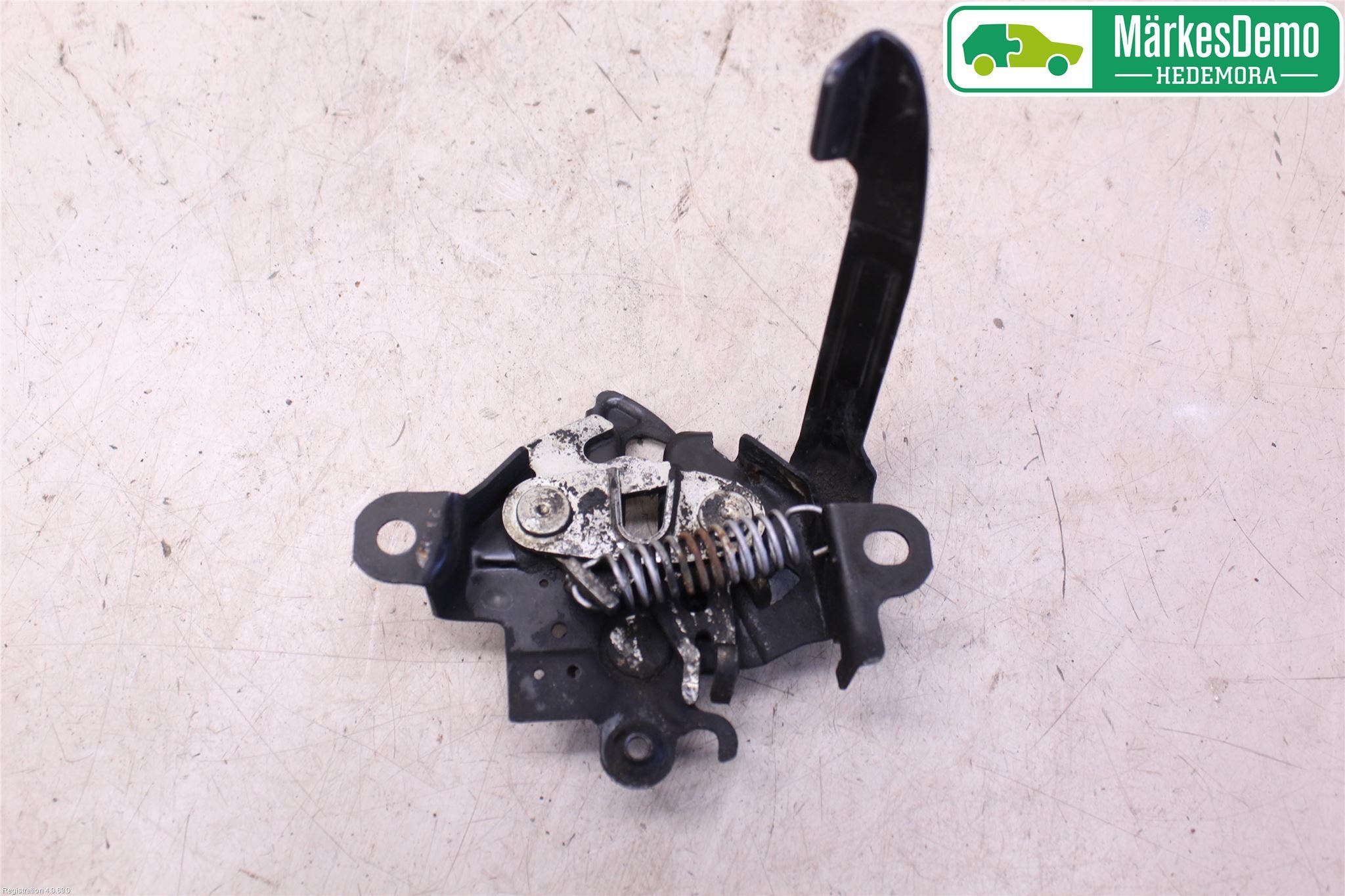 Toyota YARIS XP130 15-20 Huvlås