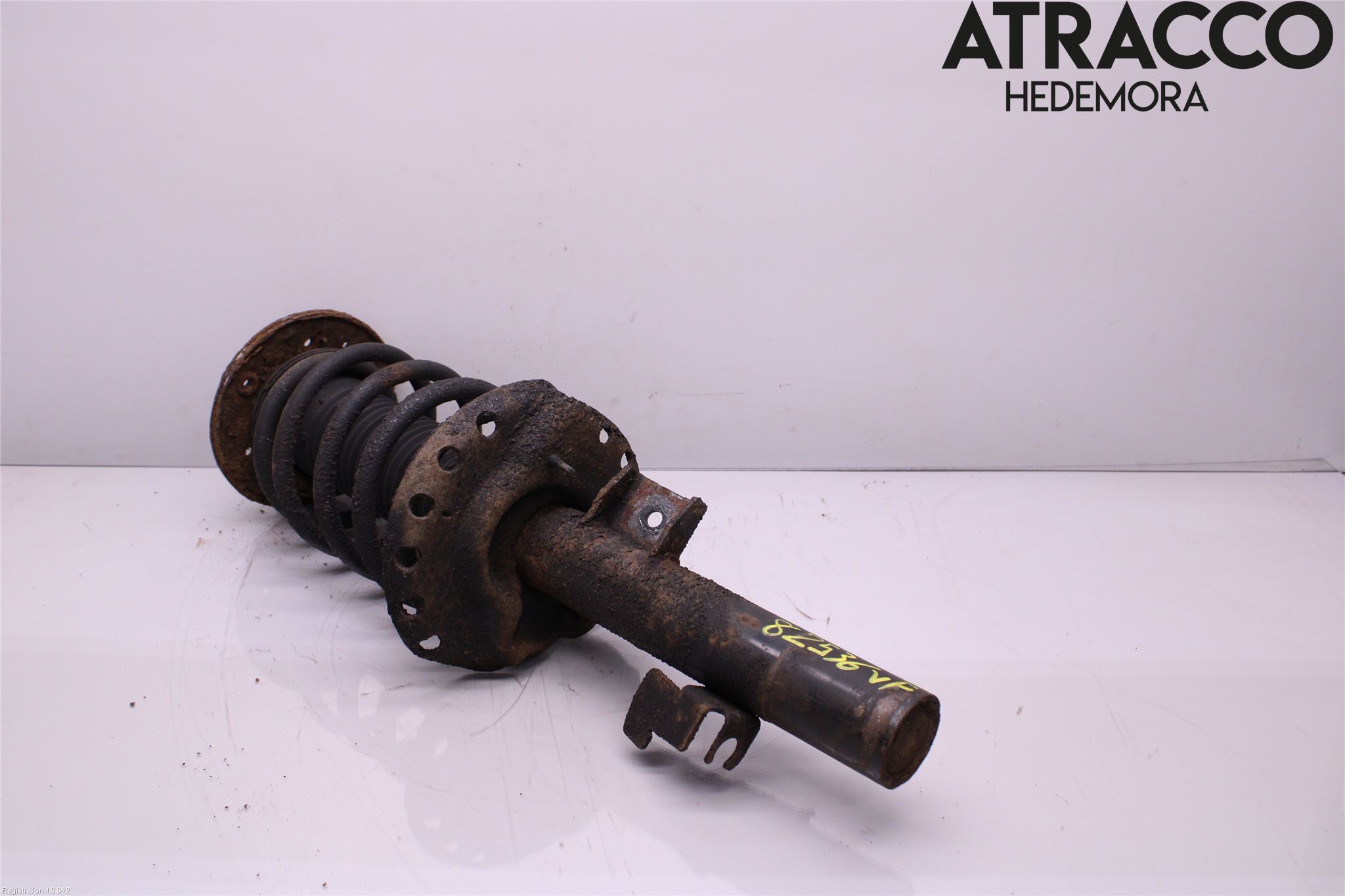 Volvo V70 08-13 Fjäderben Fram Vänster