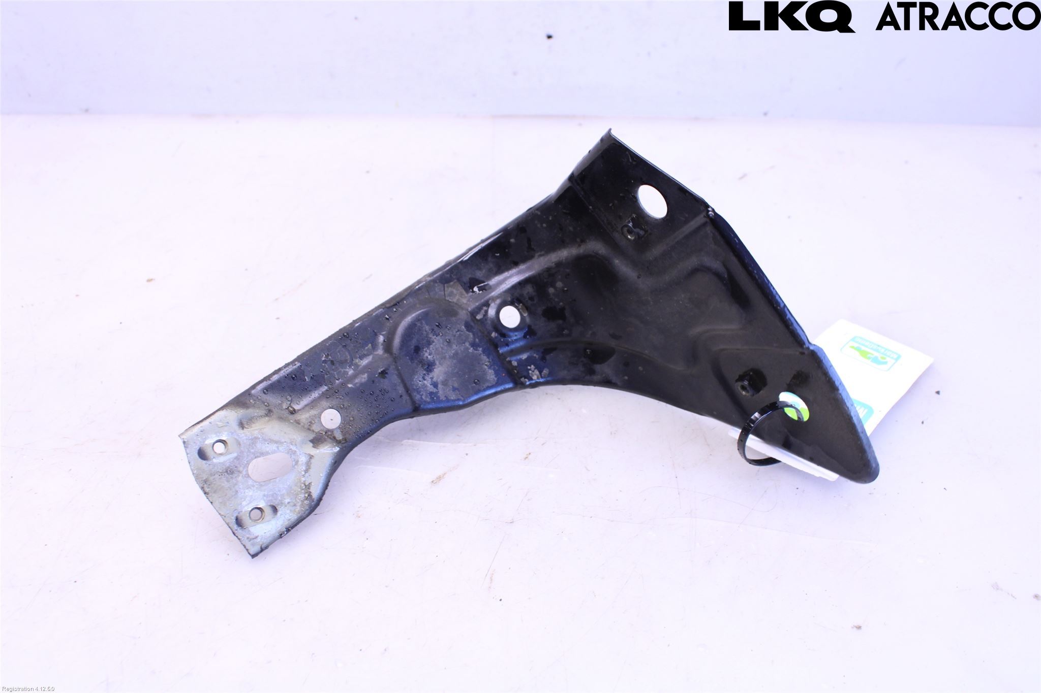 Volkswagen VW PASSAT 11-14 Skärmfäste Fram Hö