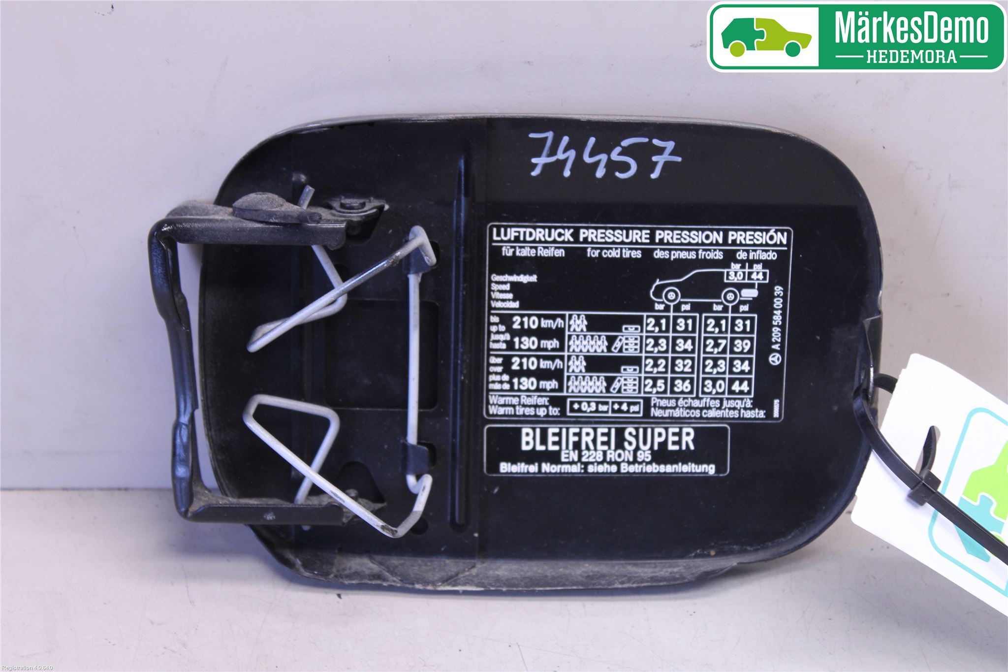 Mercedes-Benz MB CLK (C209) 02-09 Tanklucka