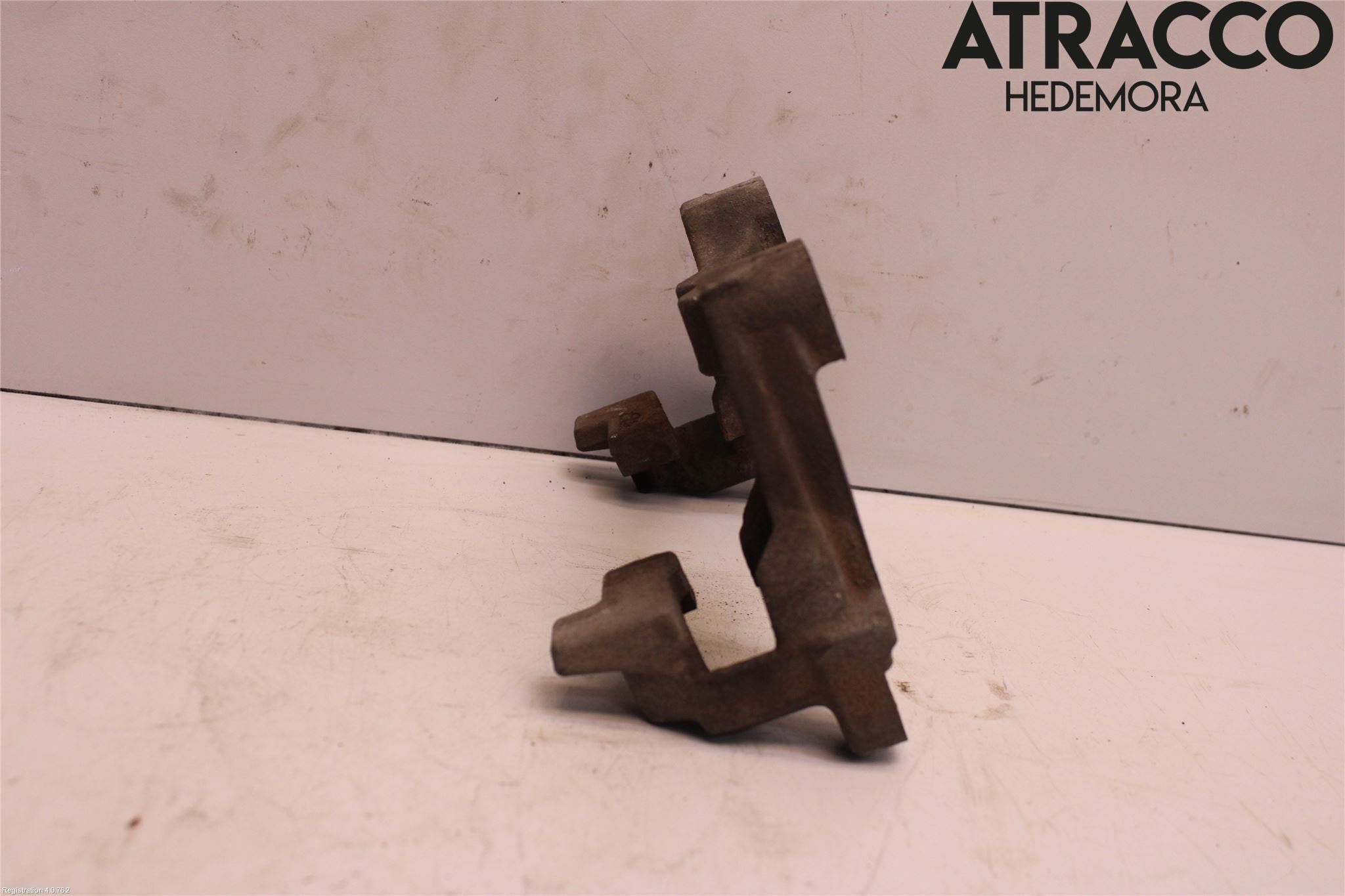 Volkswagen VW TOURAN 16- Bromsokshållare