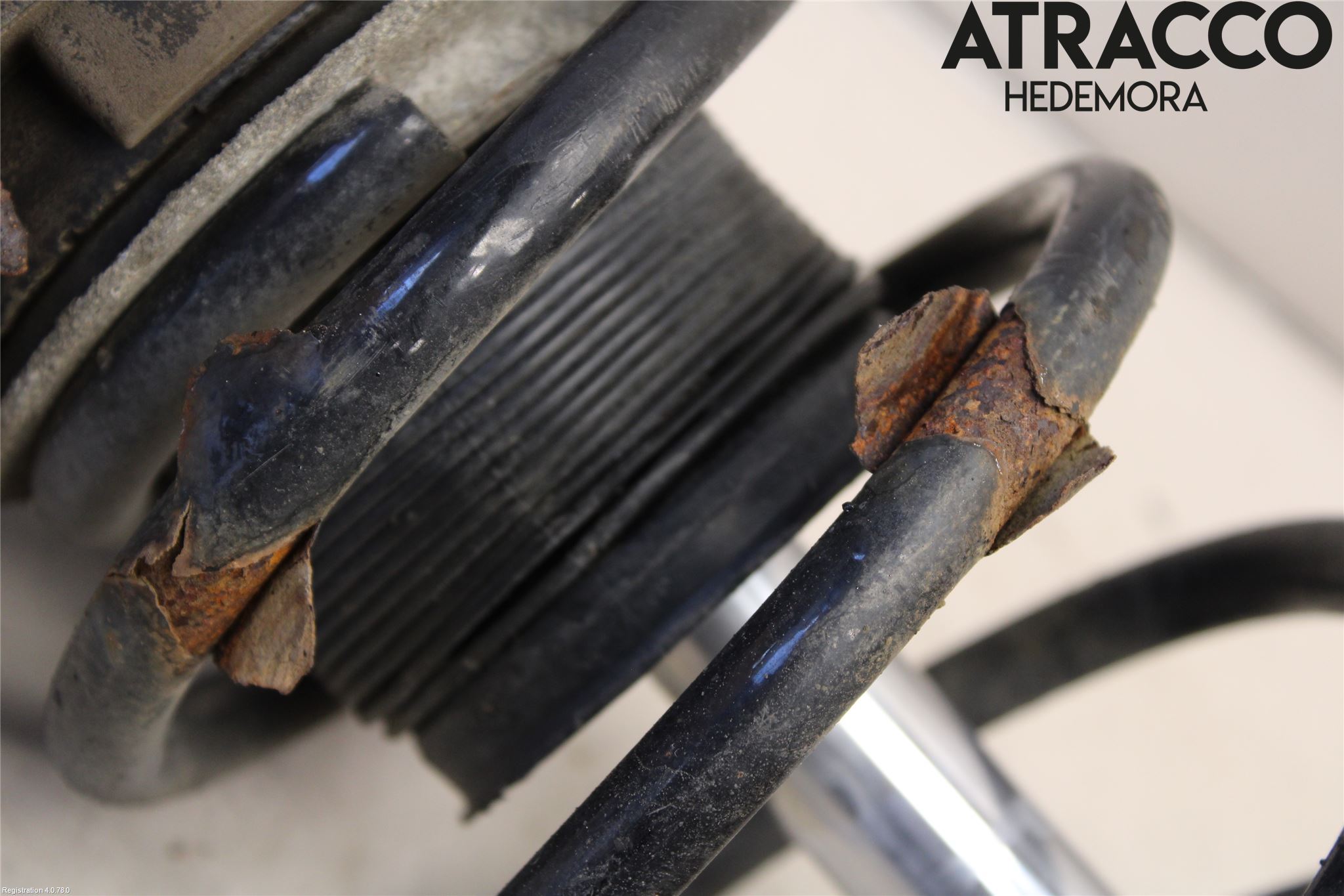 Skoda SUPERB 09-15 Fjäderben Fram Vänster