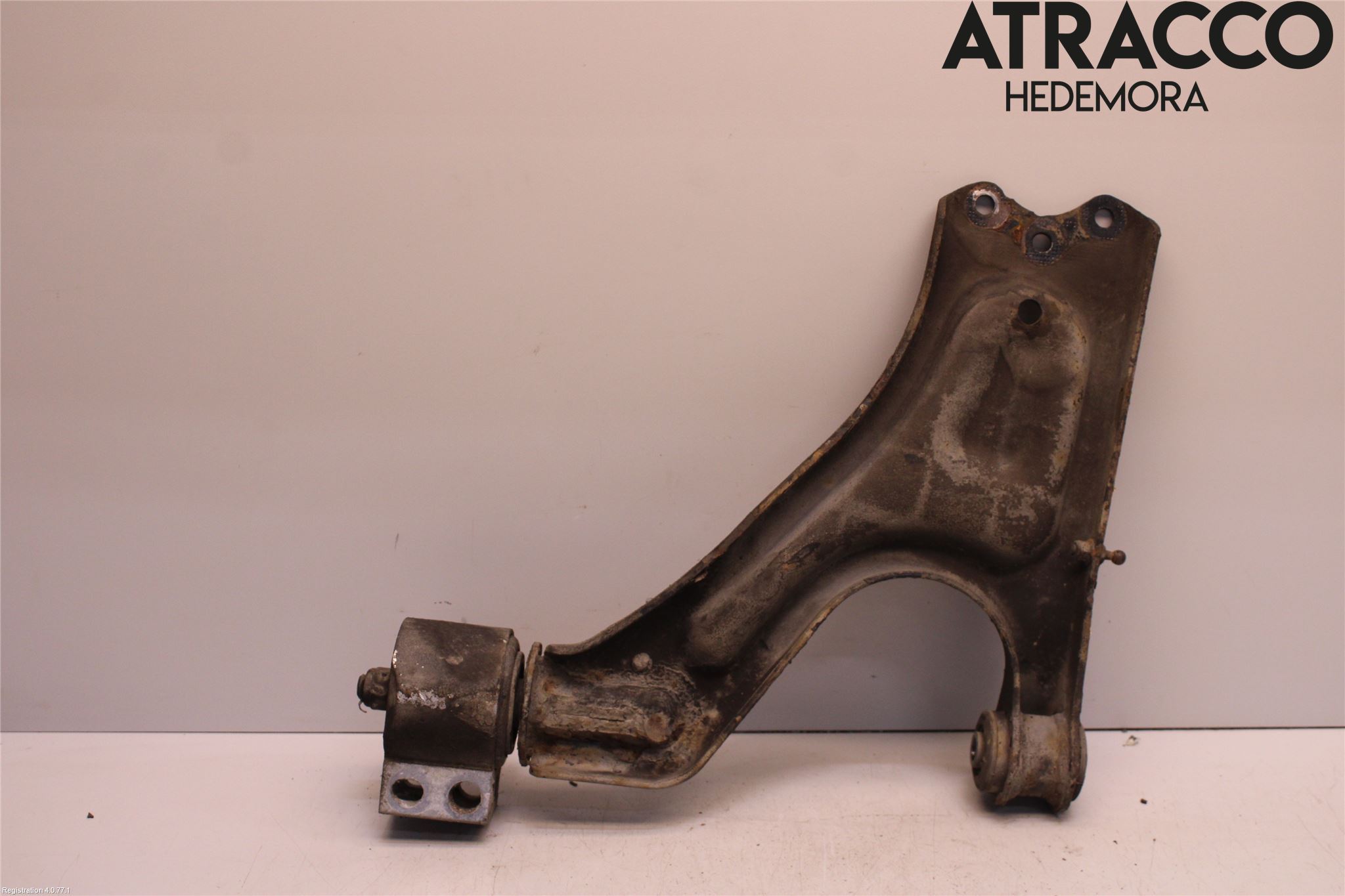 Saab 9-5     06-10 Bärarm Fram Undre Hö