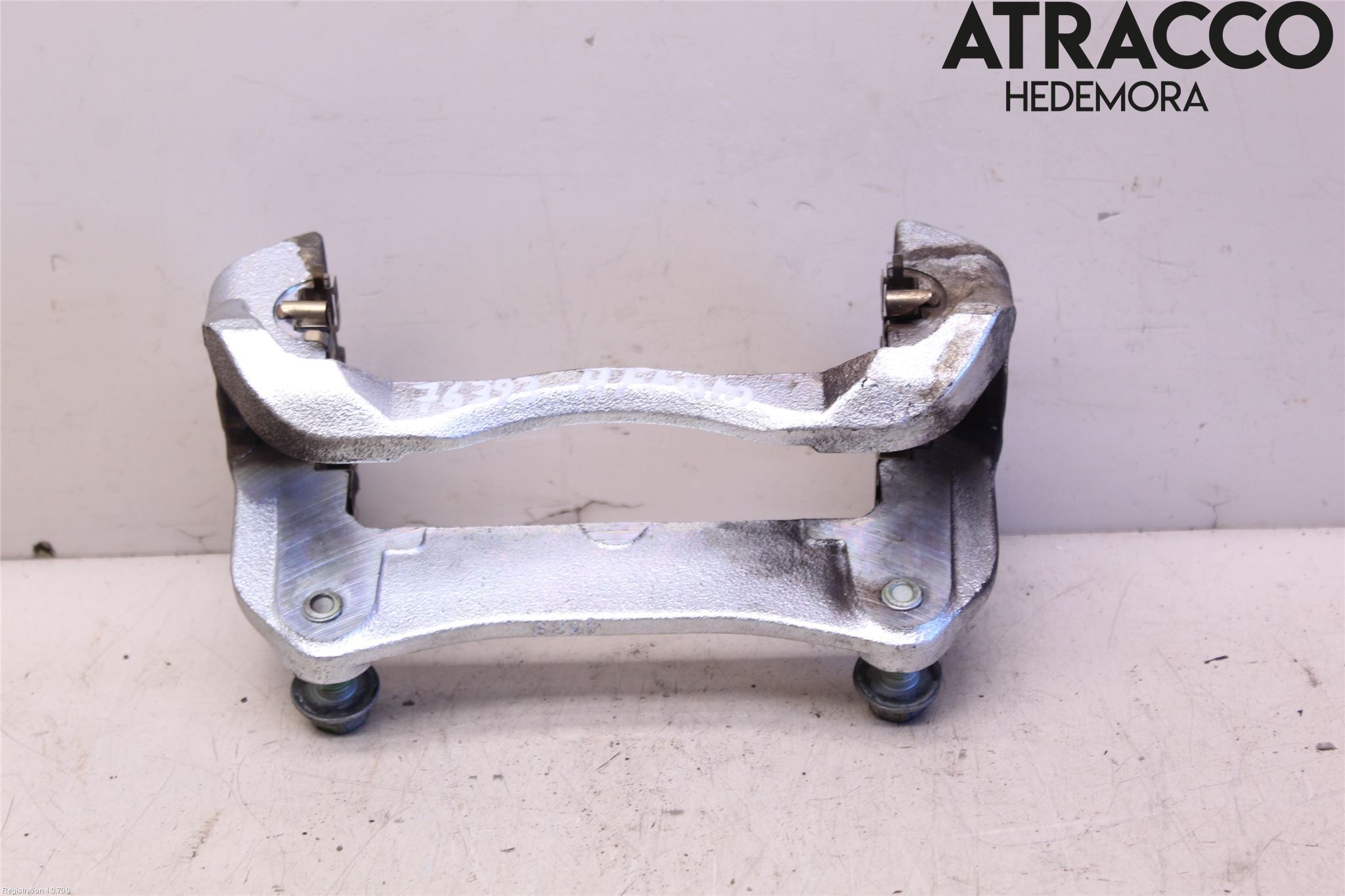 Toyota RAV4 19- Bromsokshållare