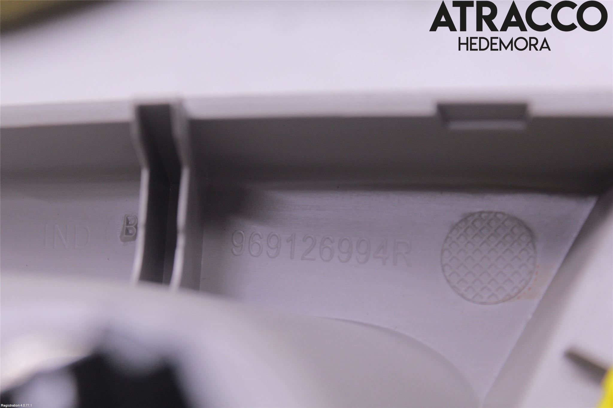 Renault ZOE/E-TECH 13- Instrumentkonsoll Mitt