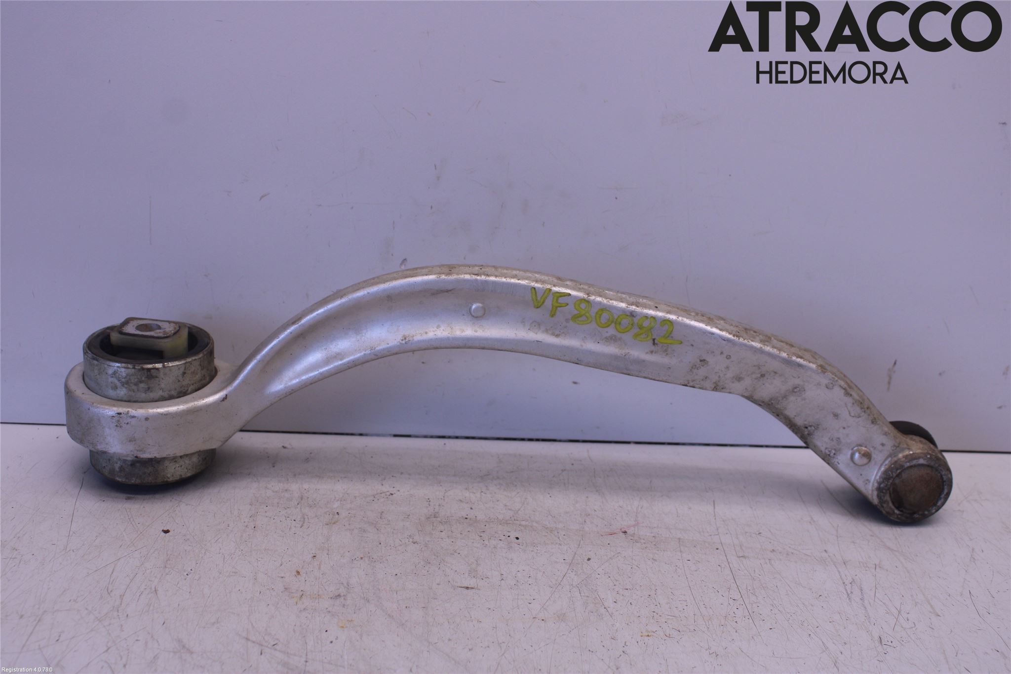 Volkswagen VW PASSAT 01-05 Bärarm Fram Undre Vä