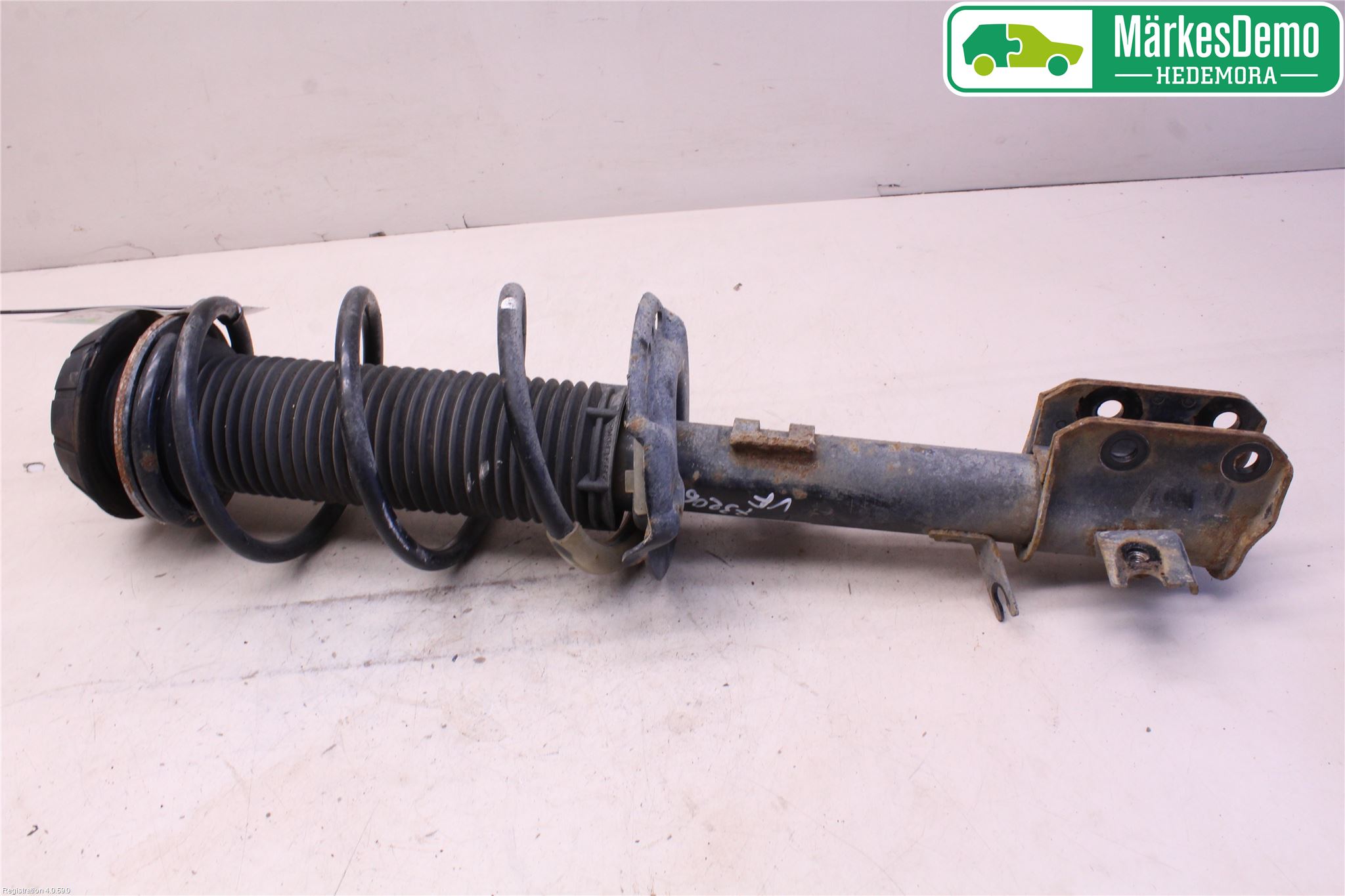 Suzuki SWIFT 11-16 Fjäderben Fram Vänster