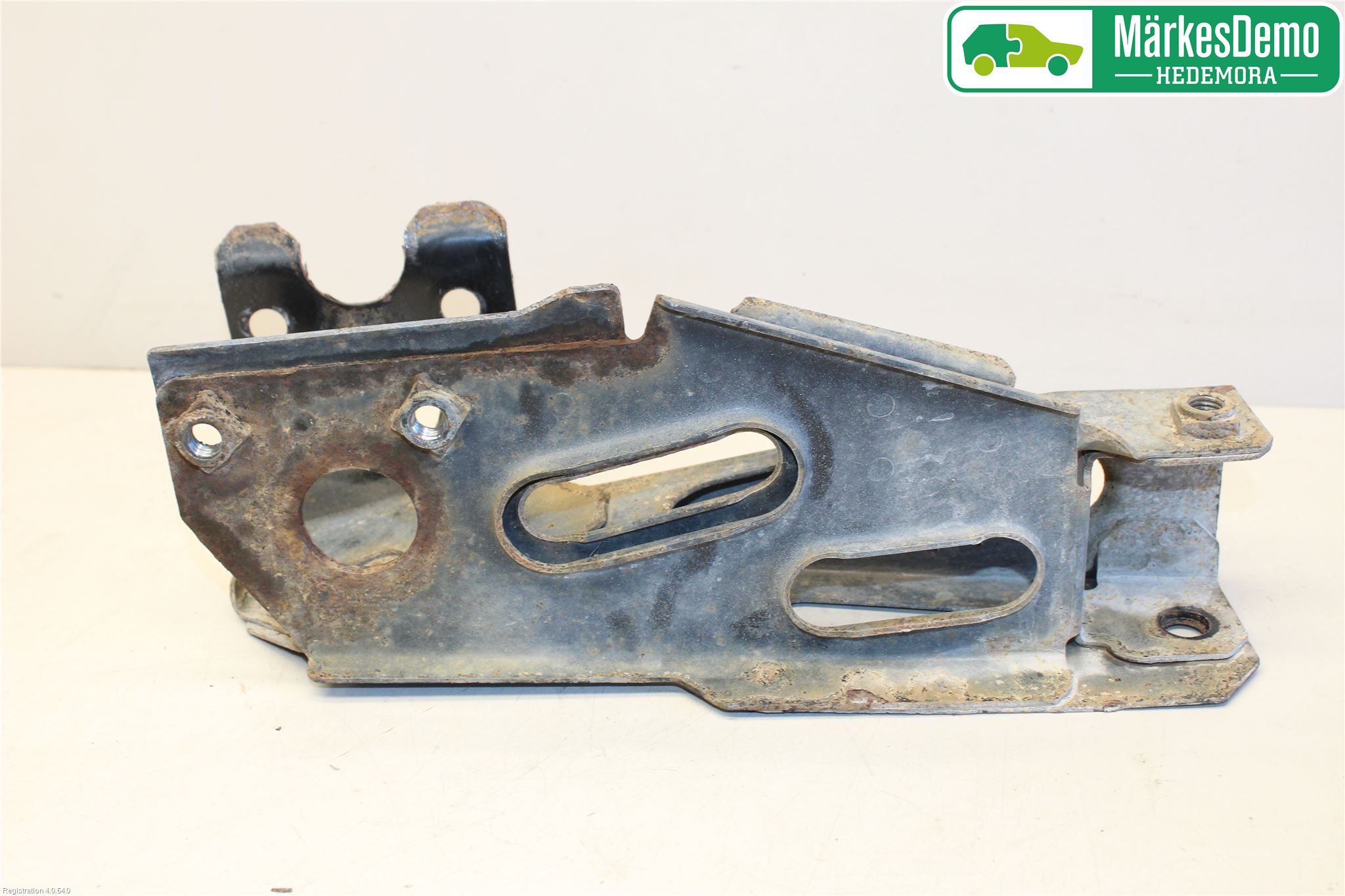 Renault MASTER III  04-10 Stötfångarbärjärn Fram