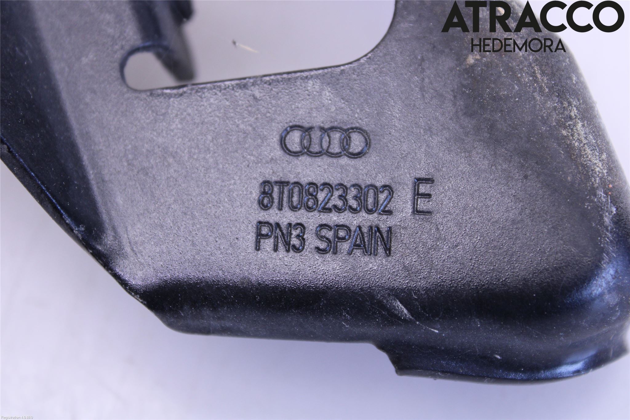 Audi A5 07-16 Huvgångjärn