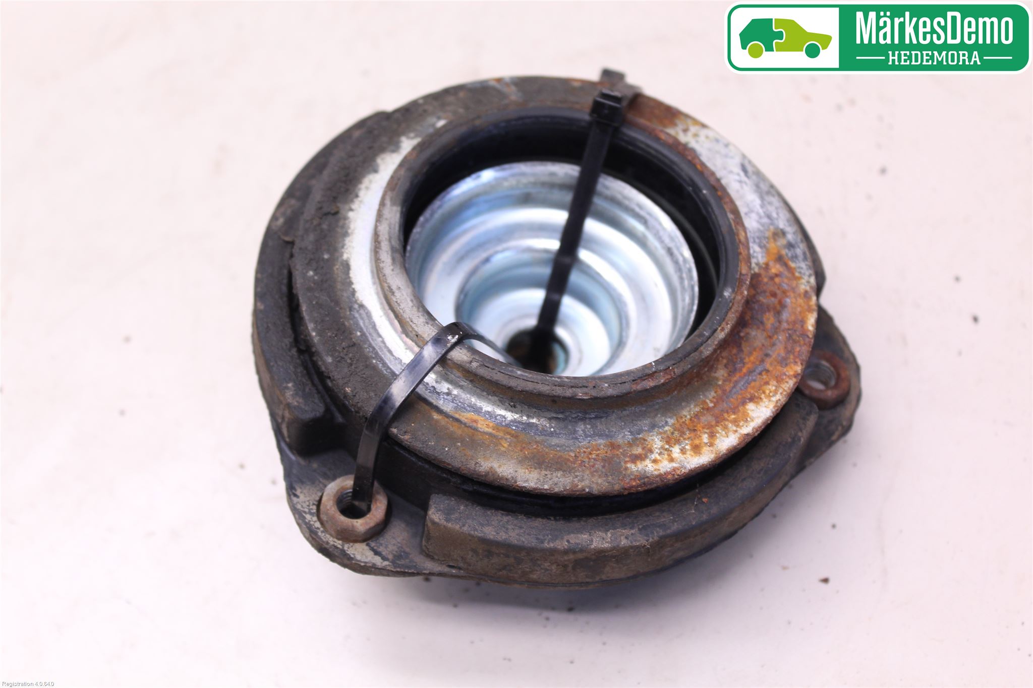 Volkswagen VW GOLF VI 09-13 Fjäderbenslager Fram