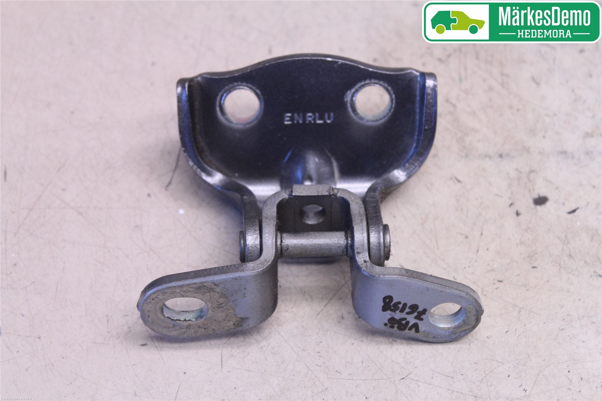 Hyundai SANTA FE 13-18 Dörrgångjärn