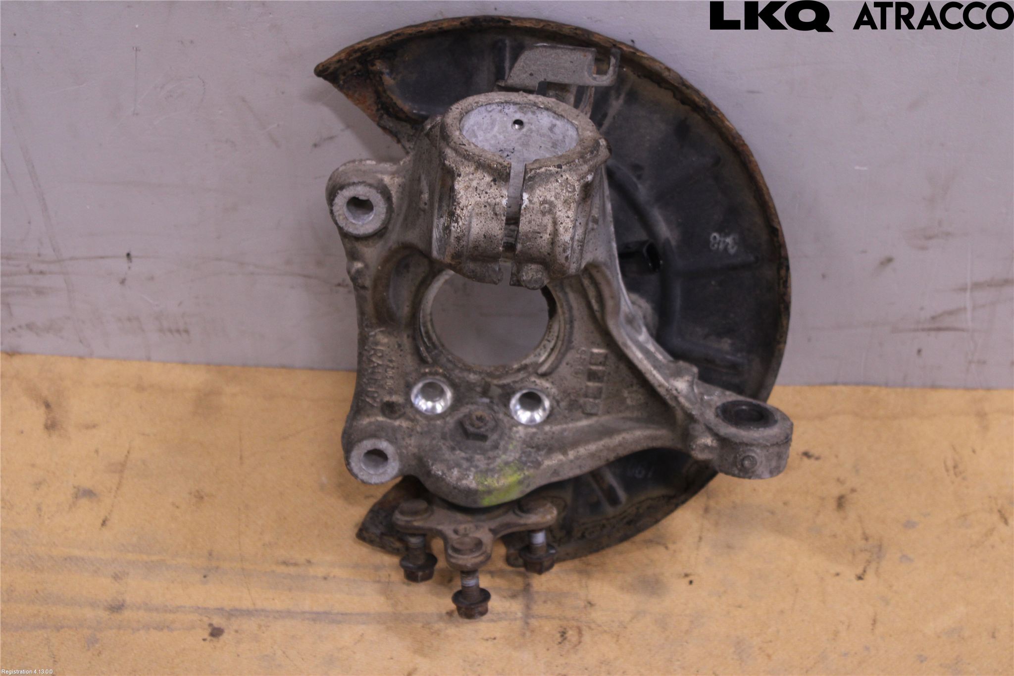 Volkswagen VW PASSAT 11-14 Styrspindel Lagerhus Hö