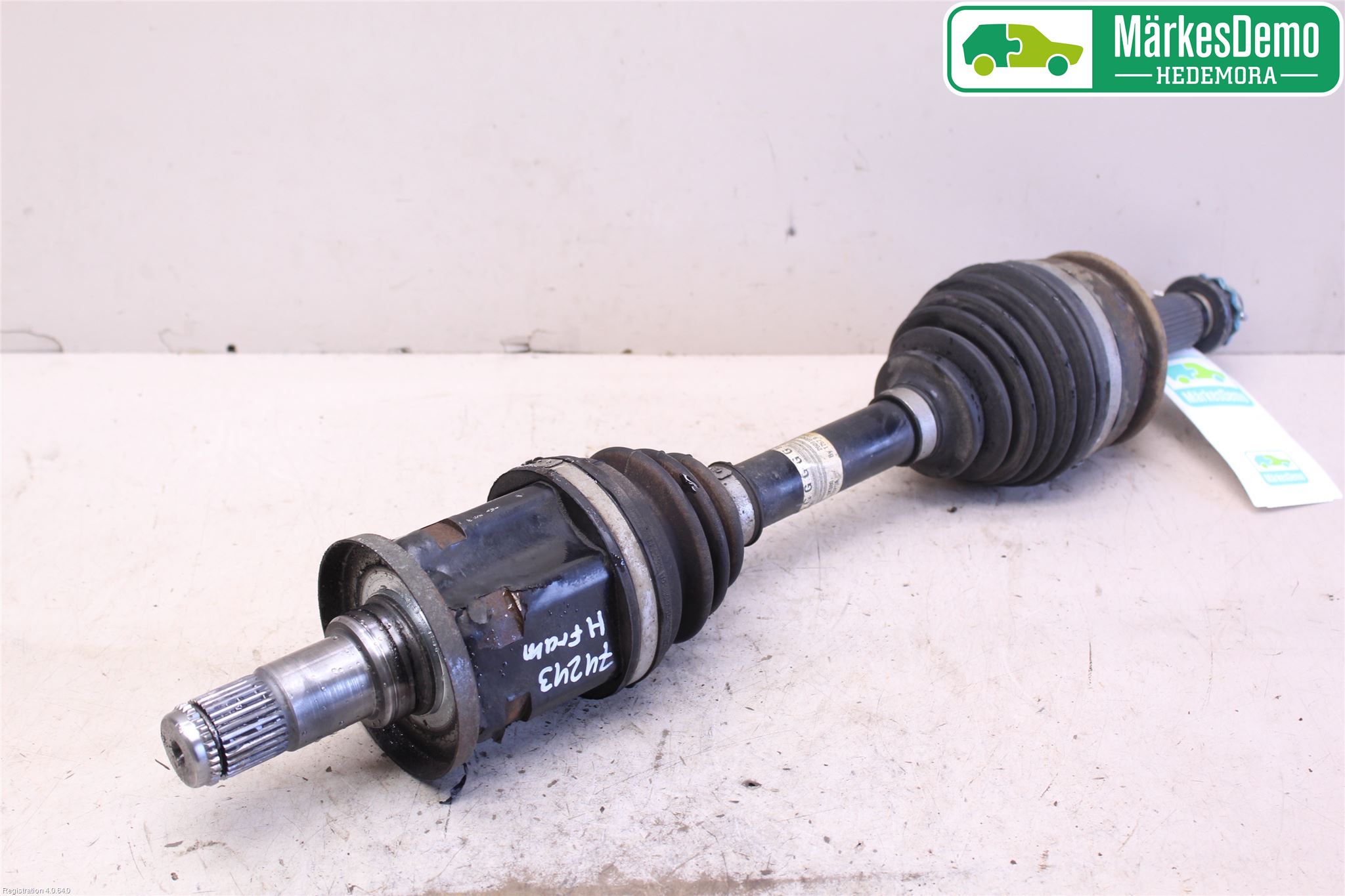 Toyota HILUX 16- Drivaxel Fram Höger