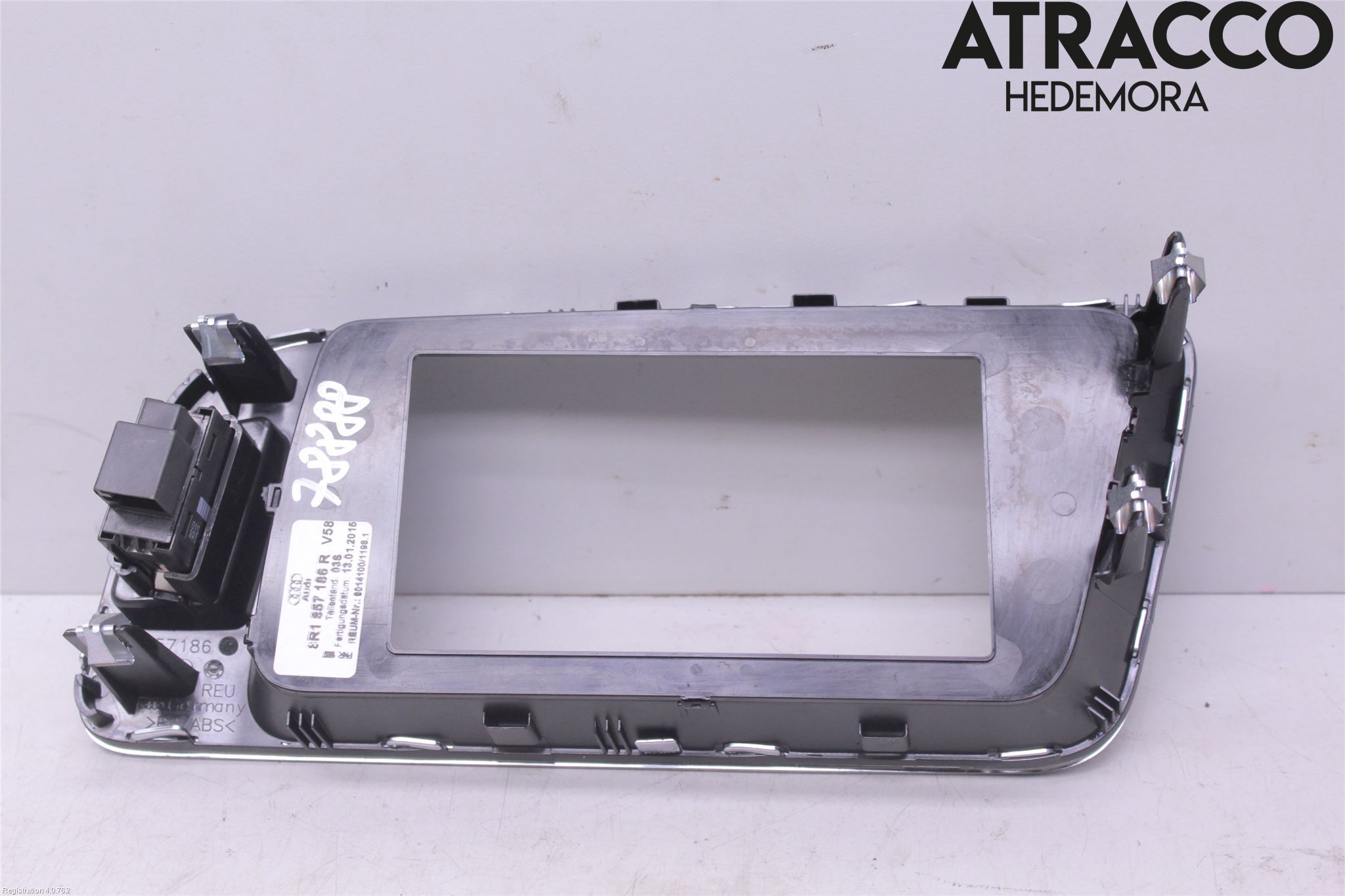 Audi Q5 09-16 Instrument-Radio Sarg