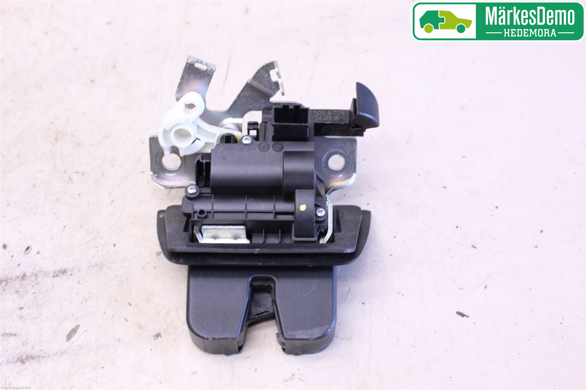 Audi A4/S4 B9 16-19 Låskista Baklucka