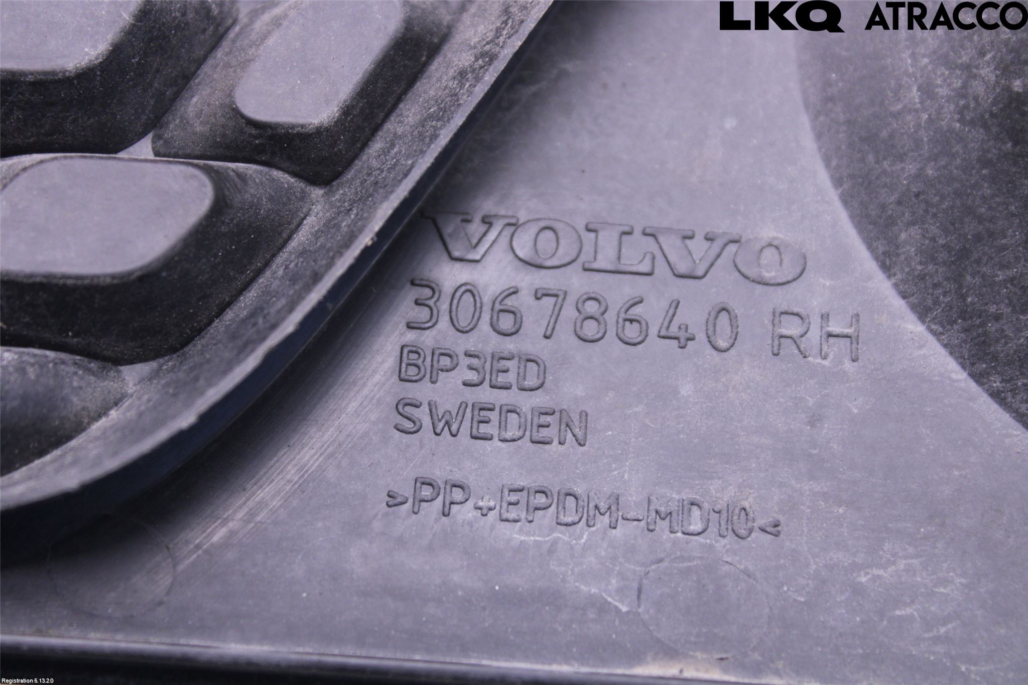 Volvo V70 08-13 Dimljussarg Fram