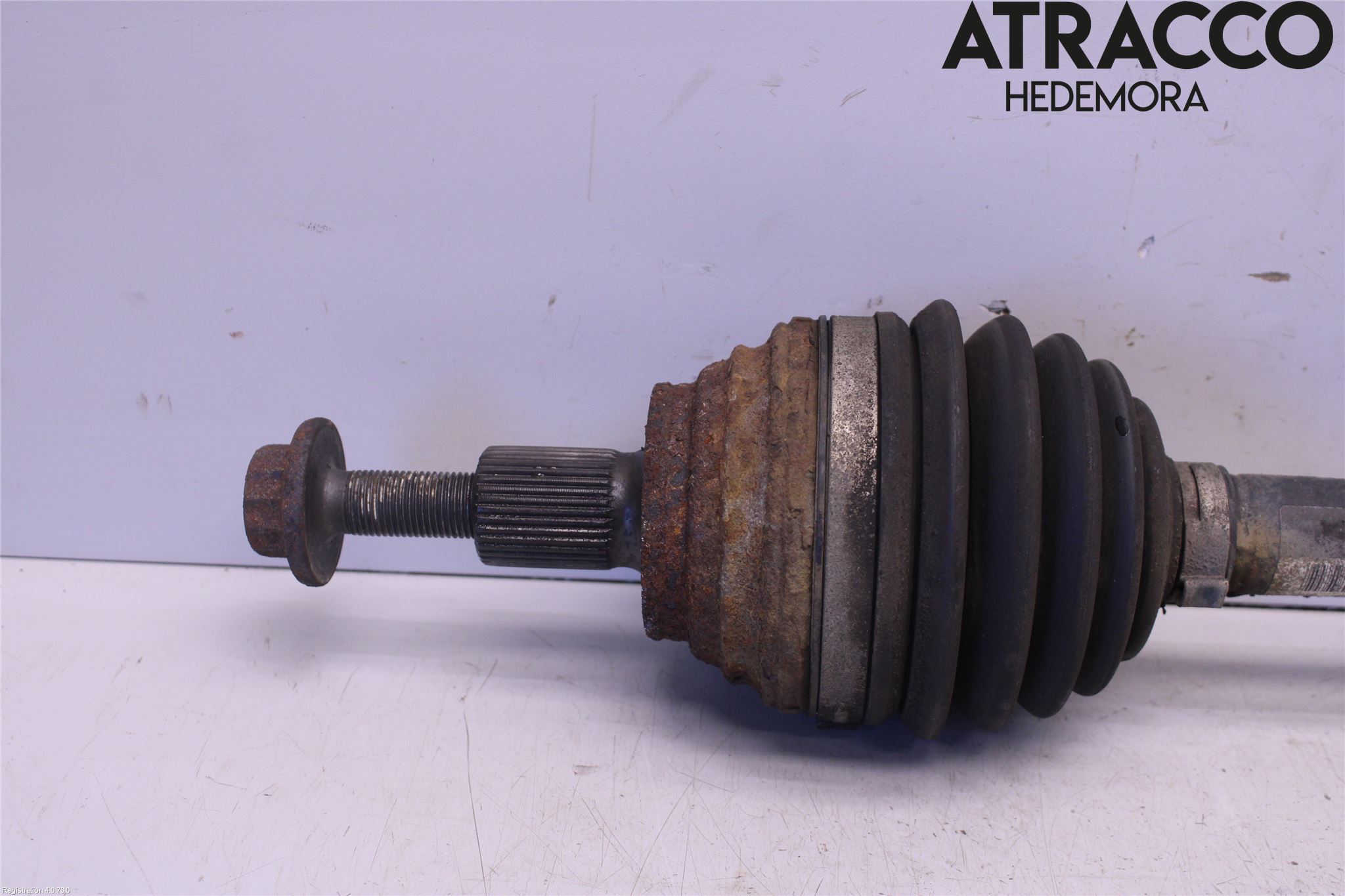 Volkswagen VW PASSAT 11-14 Drivaxel Fram Vänster