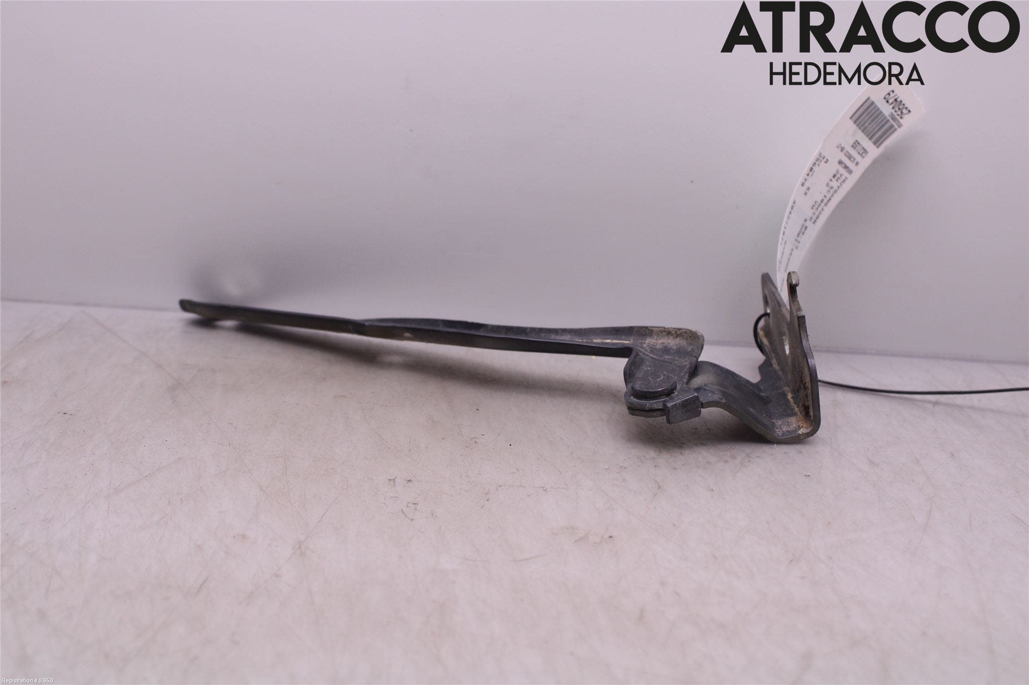 Volkswagen VW SCIROCCO 09-17 Huvgångjärn