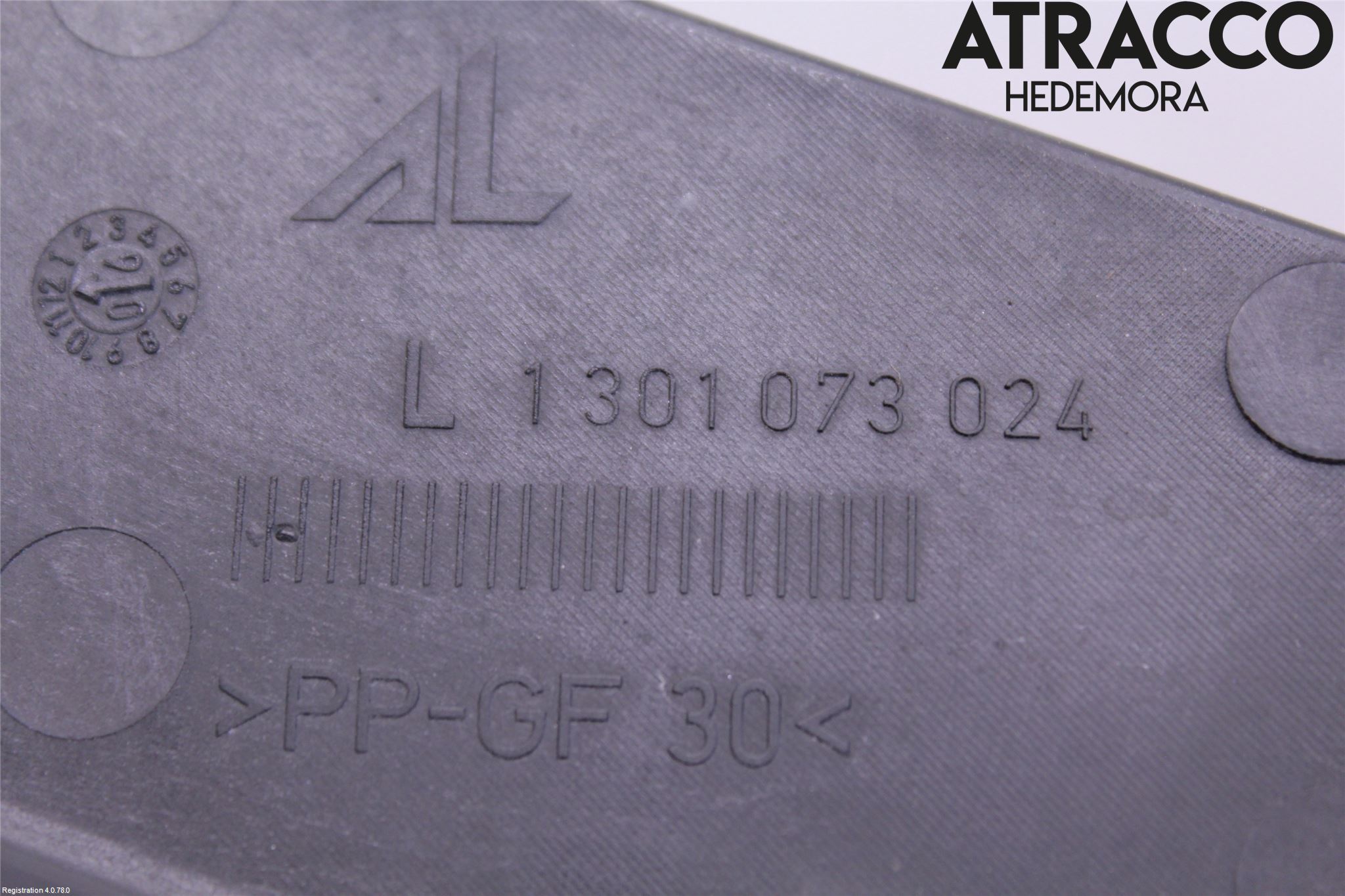 BMW X3 E83     03-10 Strålkast Fästsarg