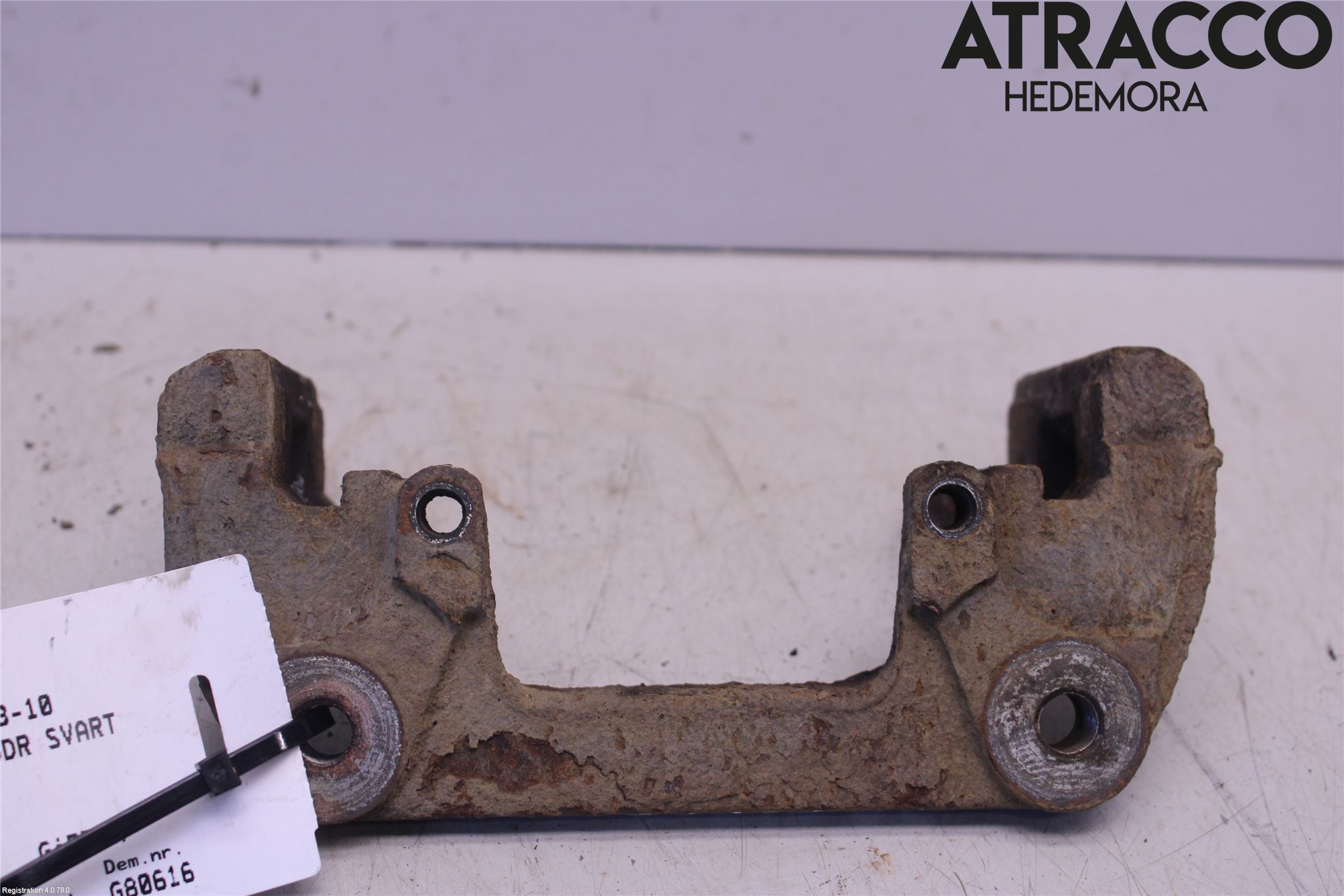 BMW X3 E83     03-10 Bromsokshållare