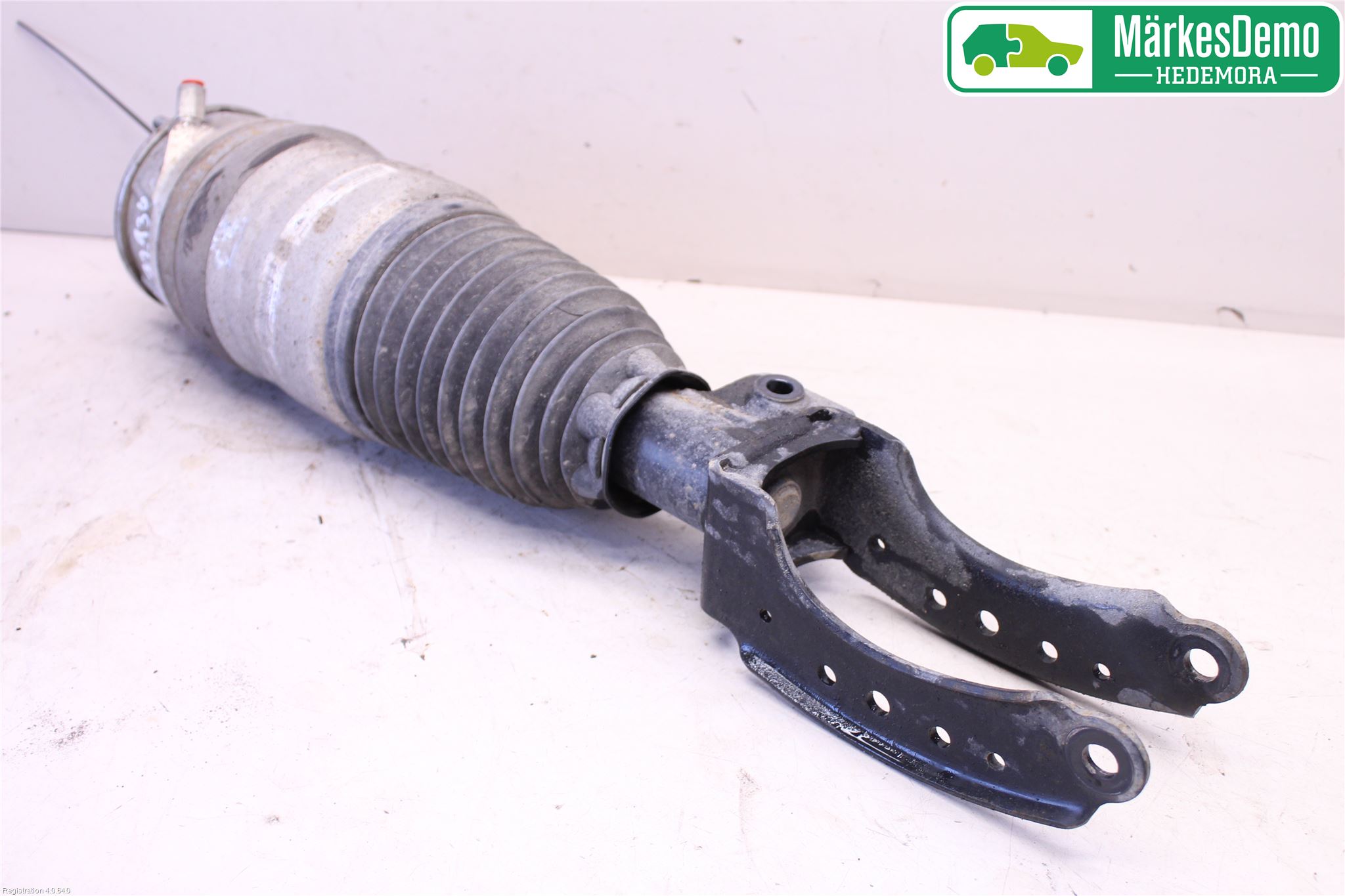 Volkswagen VW TOUAREG 7P 11-18 Fjäderben Fram Höger