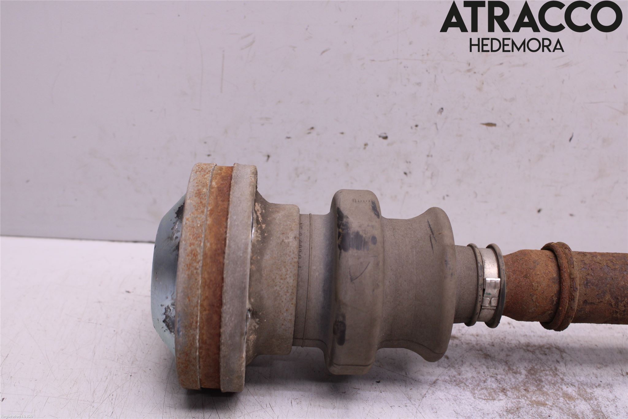 BMW 5 E60/61 Sed/Tou 02-10 Drivaxel Bak Höger