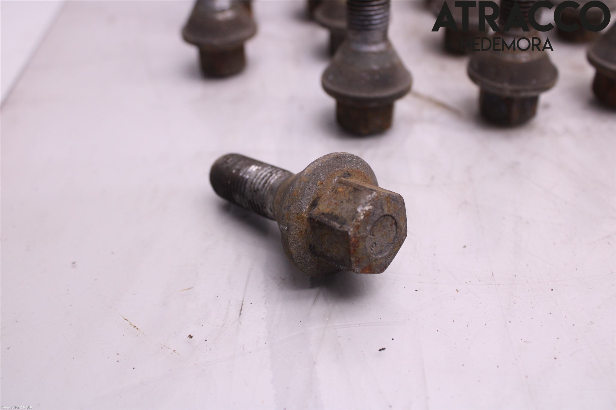 Opel VIVARO 01-14 Hjulmutter-Bult-Sats