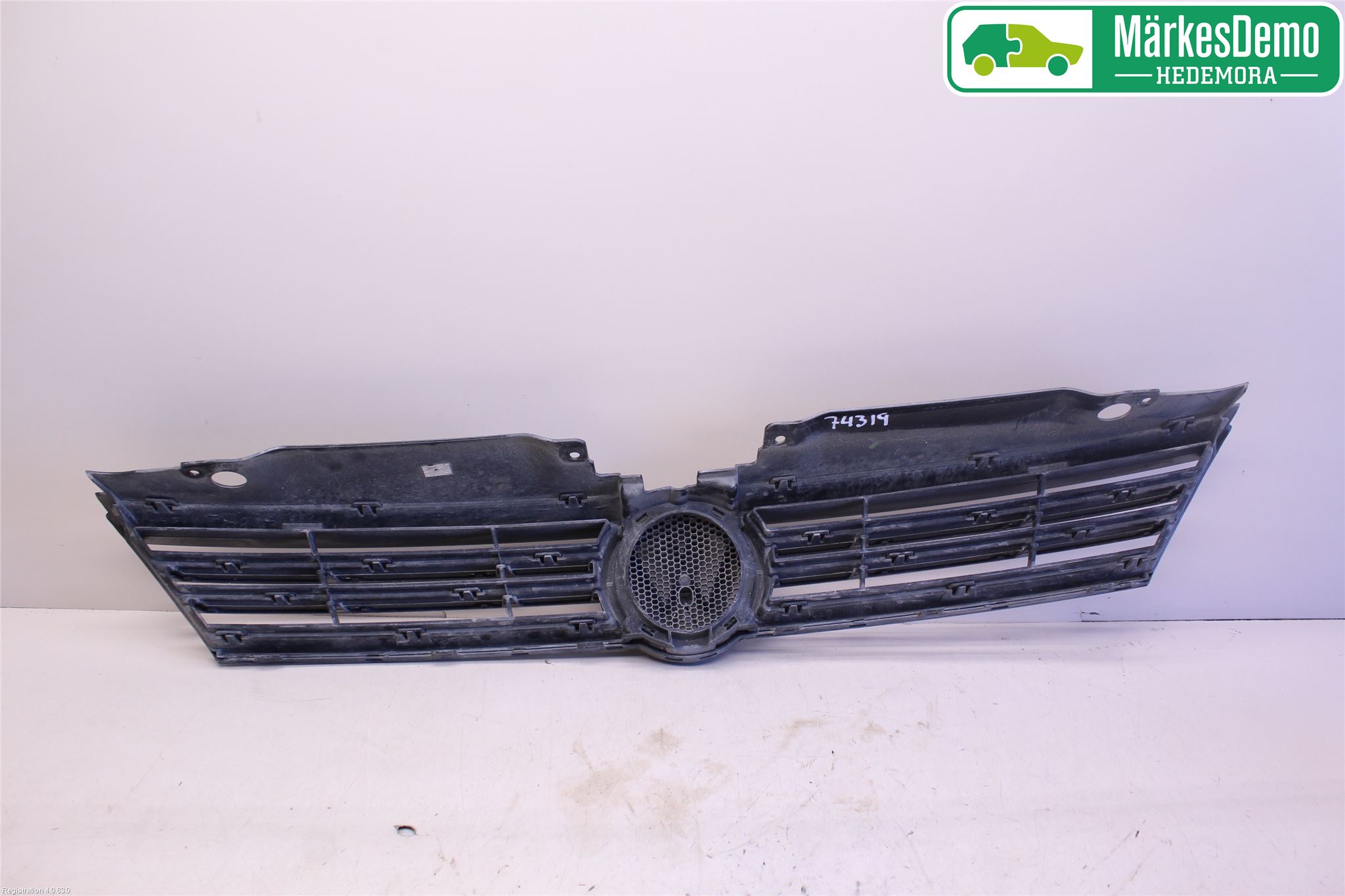 Volkswagen VW JETTA VI 11- Grill Komp