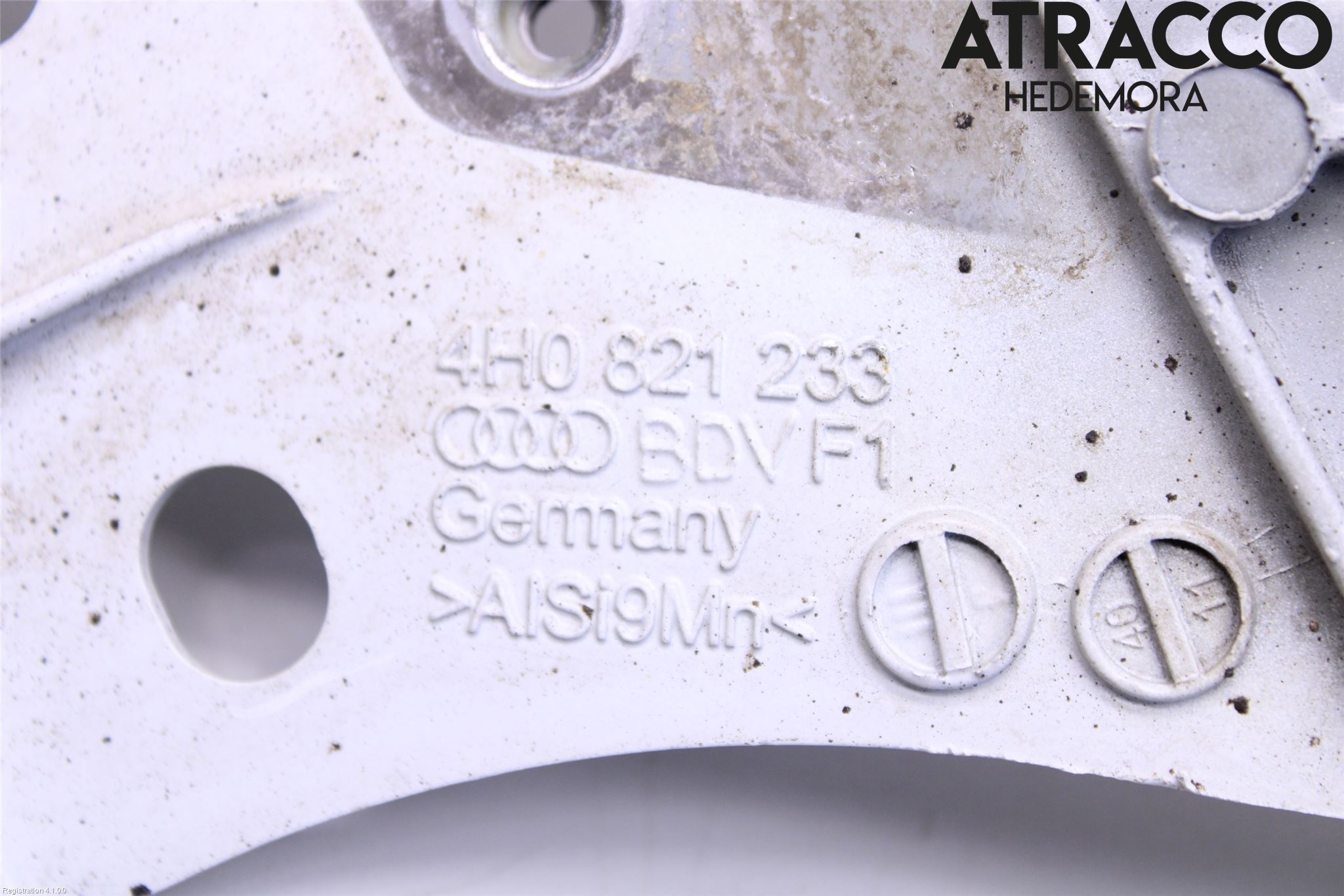 Audi A8/S8 4H 10-17 Skärmfäste Fram Vä