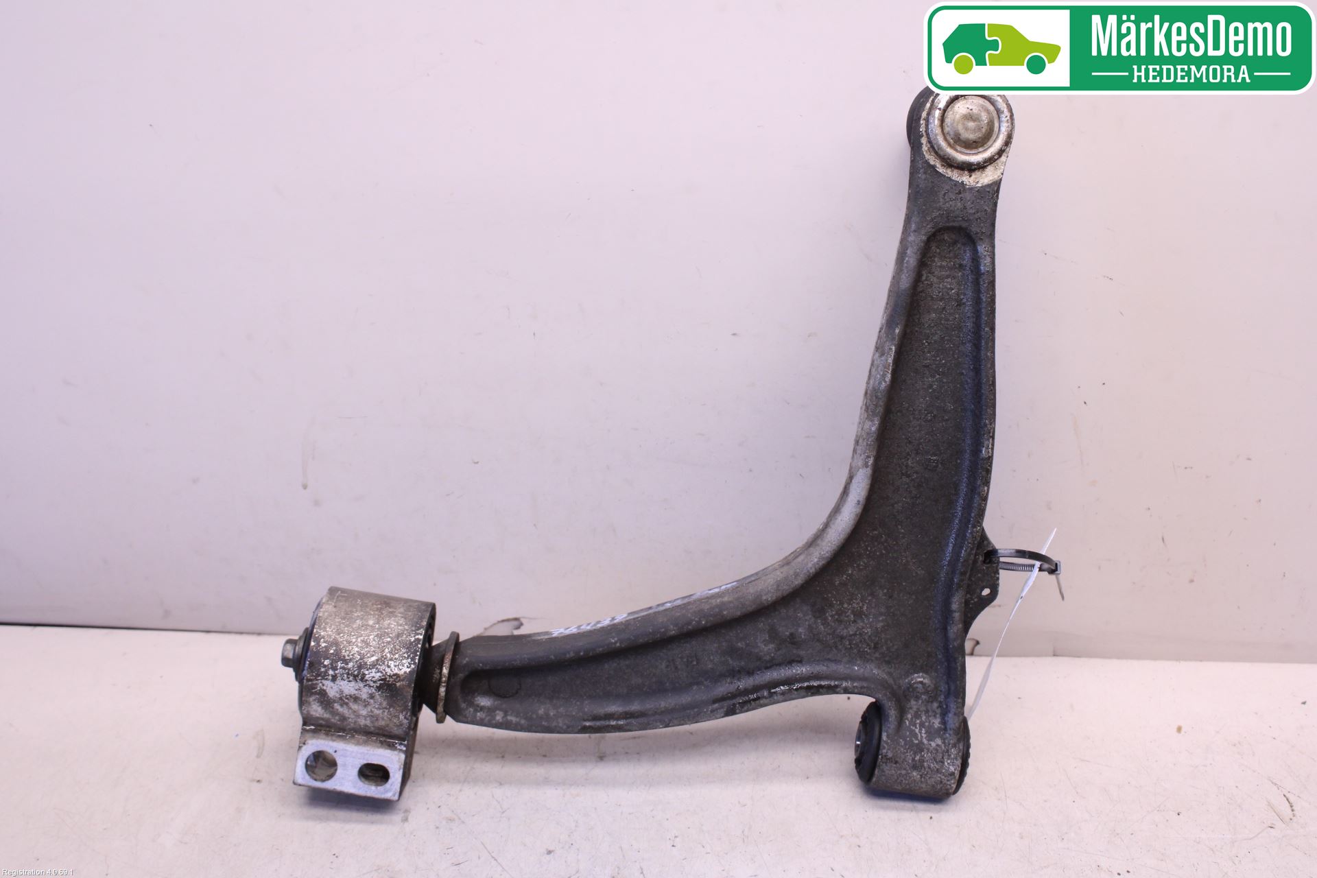 Saab 9-3 VER 2 Bärarm Fram Undre Hö