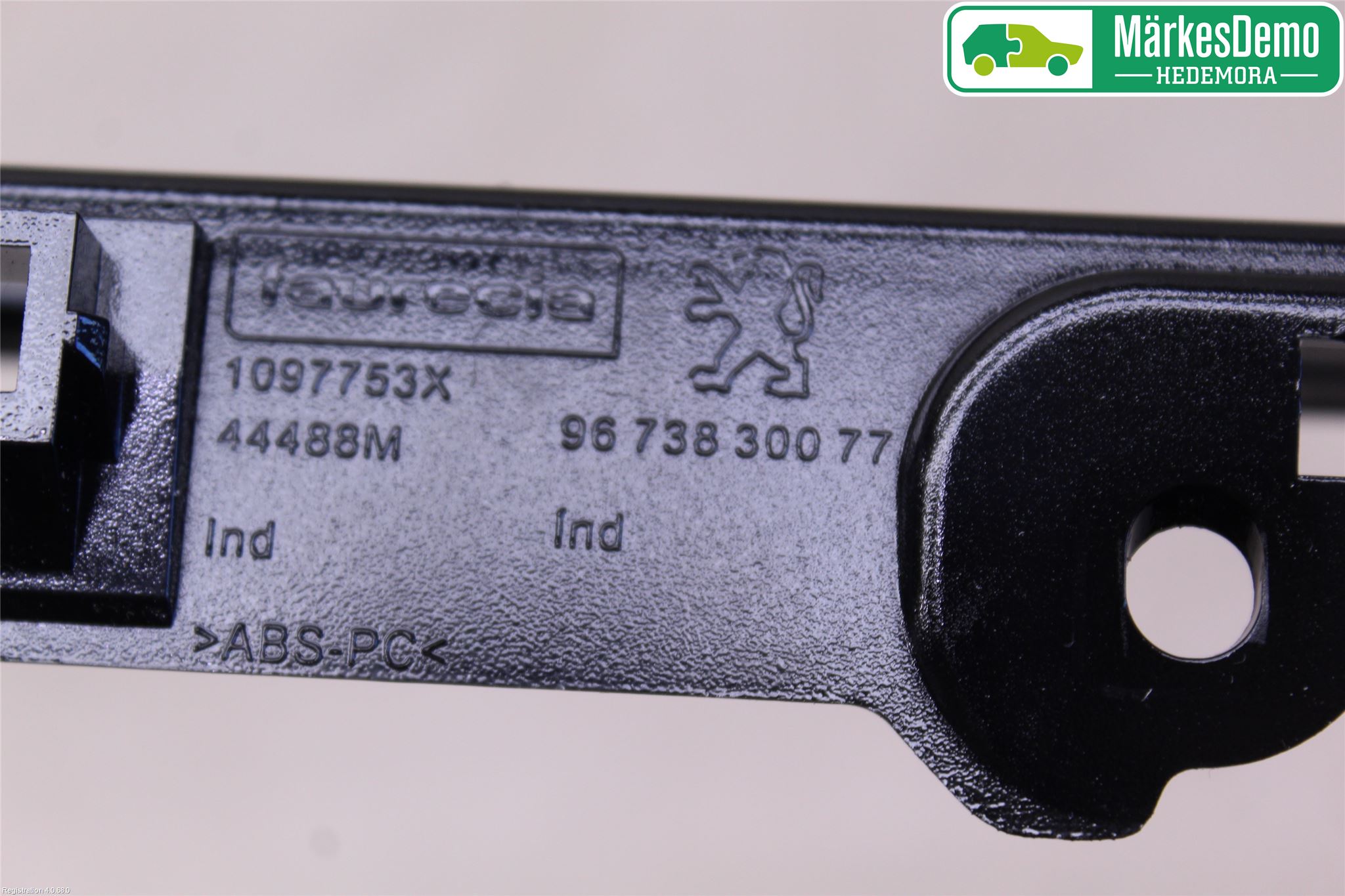 Peugeot 208 12-15 Instrument-Radio Sarg