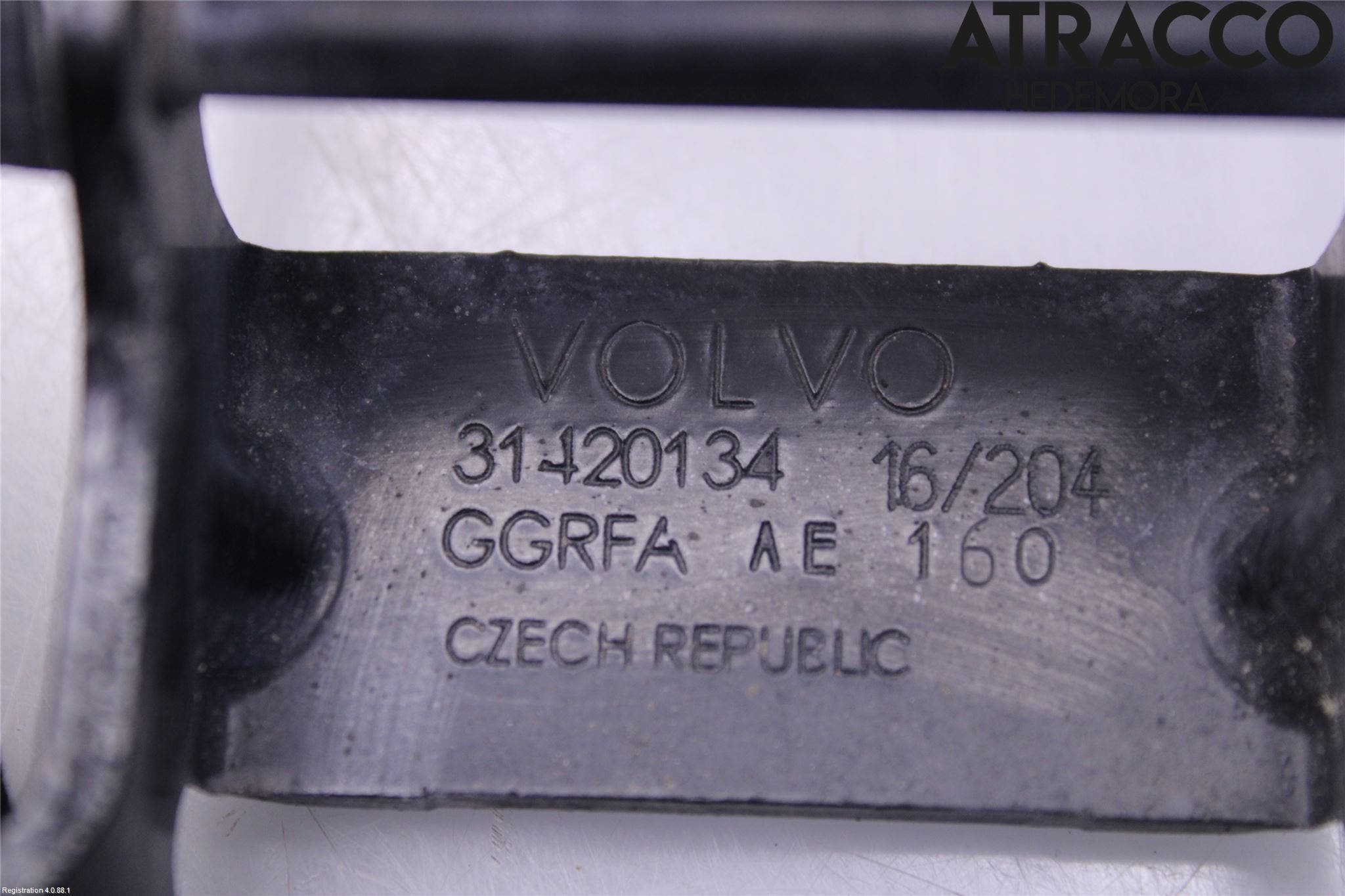 Volvo V90 17->> Bakluckegångjärn Hö