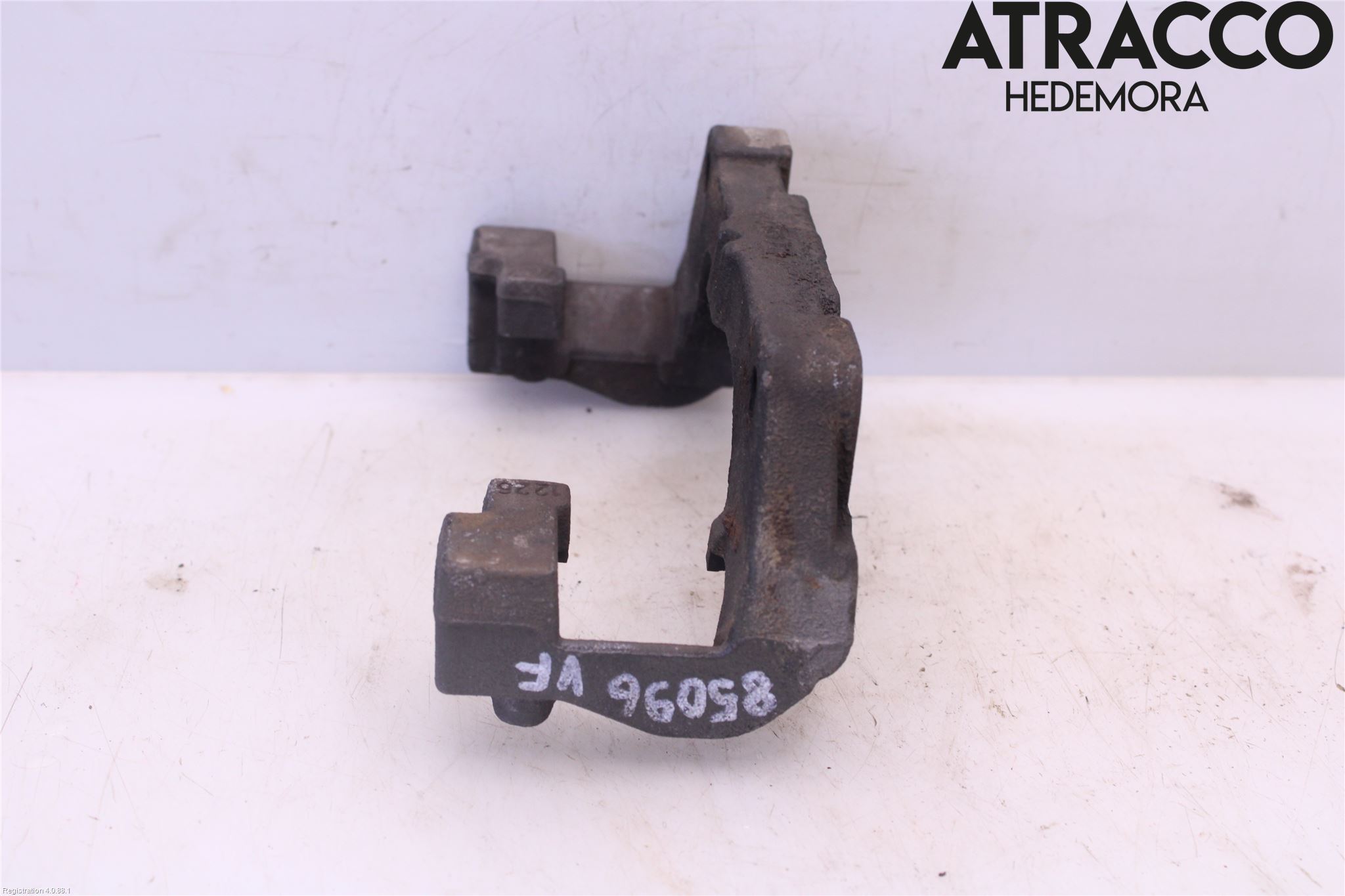 Volvo V90 17->> Bromsokshållare