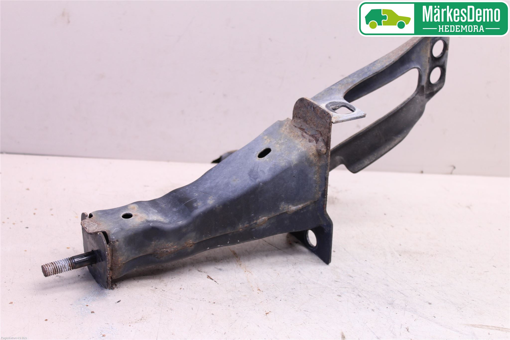 Volvo XC70 08-13 Stötfångarbärjärn Fram