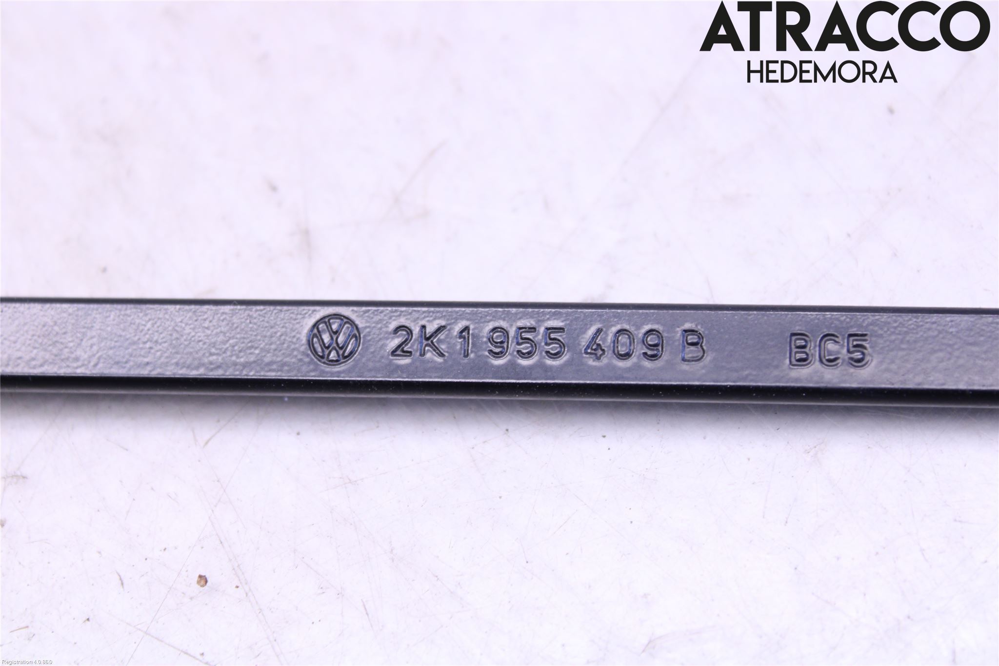 Volkswagen VW TOURAN 10-15 Torkararm Armar Vindruta