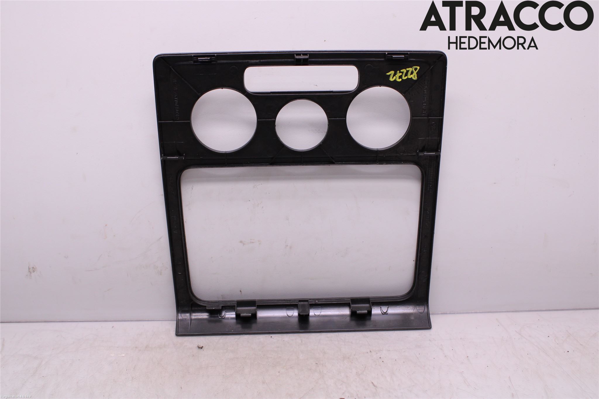 Volkswagen VW CADDY      04-10 Instrument-Radio Sarg