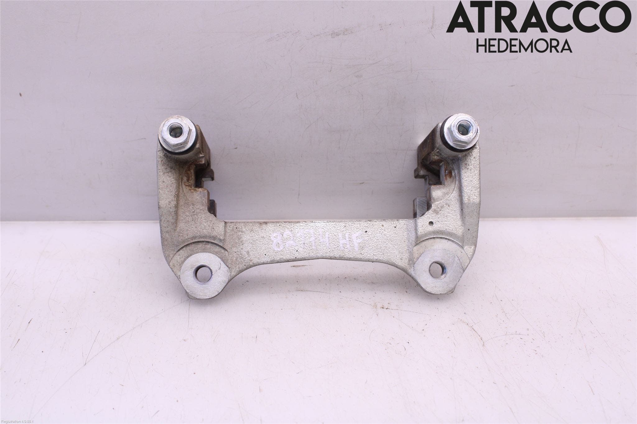 Toyota RAV4 19- Bromsokshållare