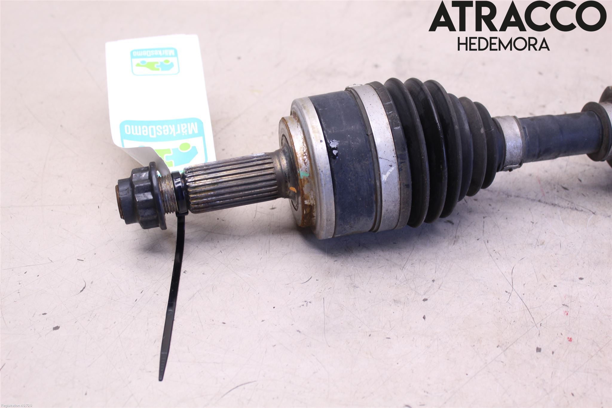 Toyota C-HR 16-23 Drivaxel Fram Vänster