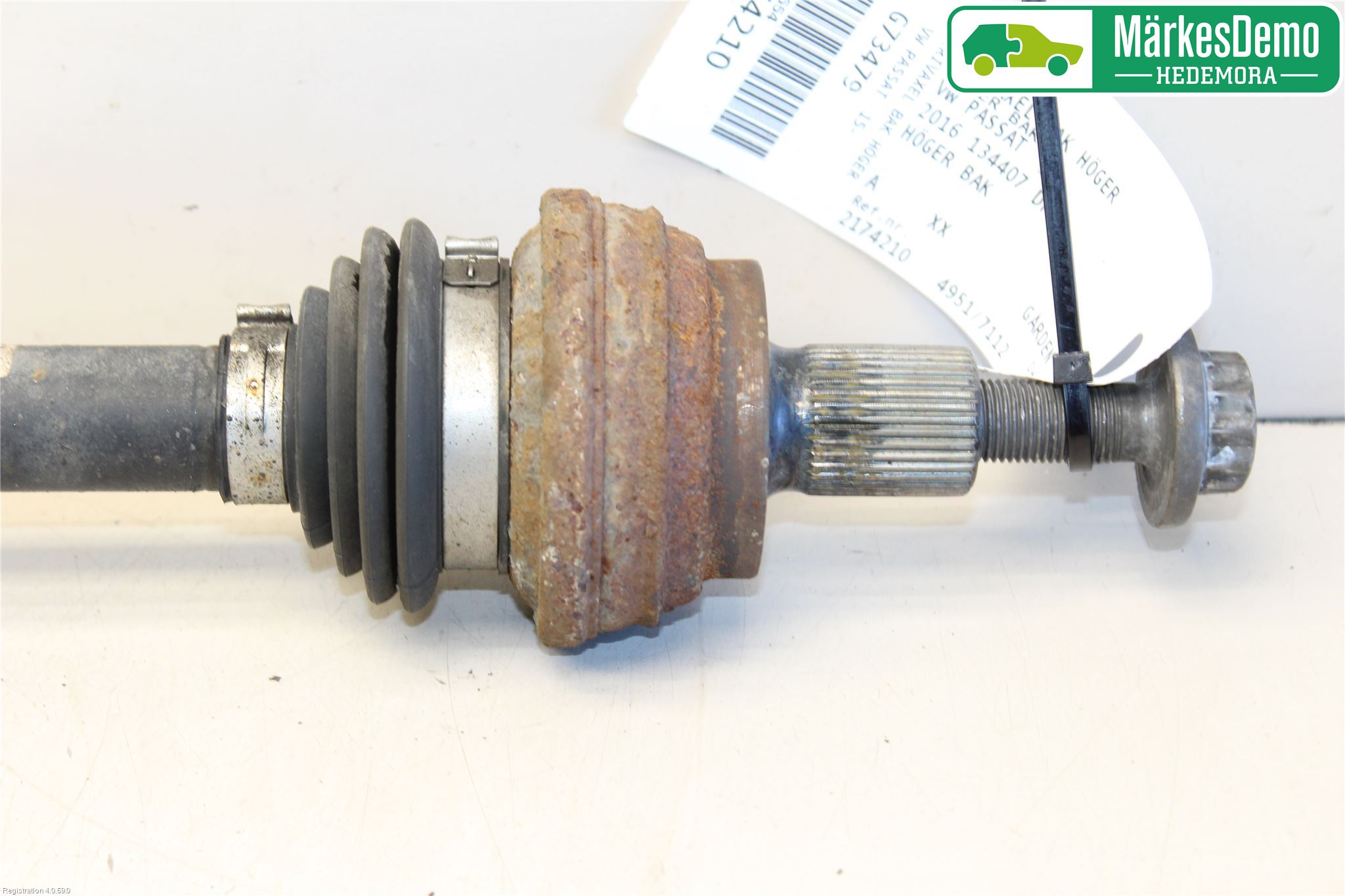 Volkswagen VW PASSAT 15-19 Drivaxel Bak Höger