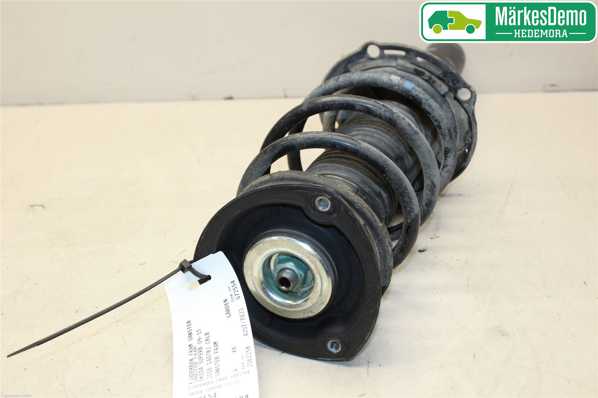 Skoda SUPERB 16-24 Fjäderben Fram Vänster