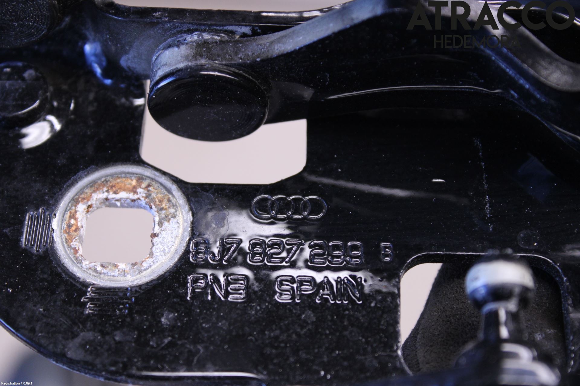 Audi TT/TTS 07-14 Bakluckegångjärn Vä